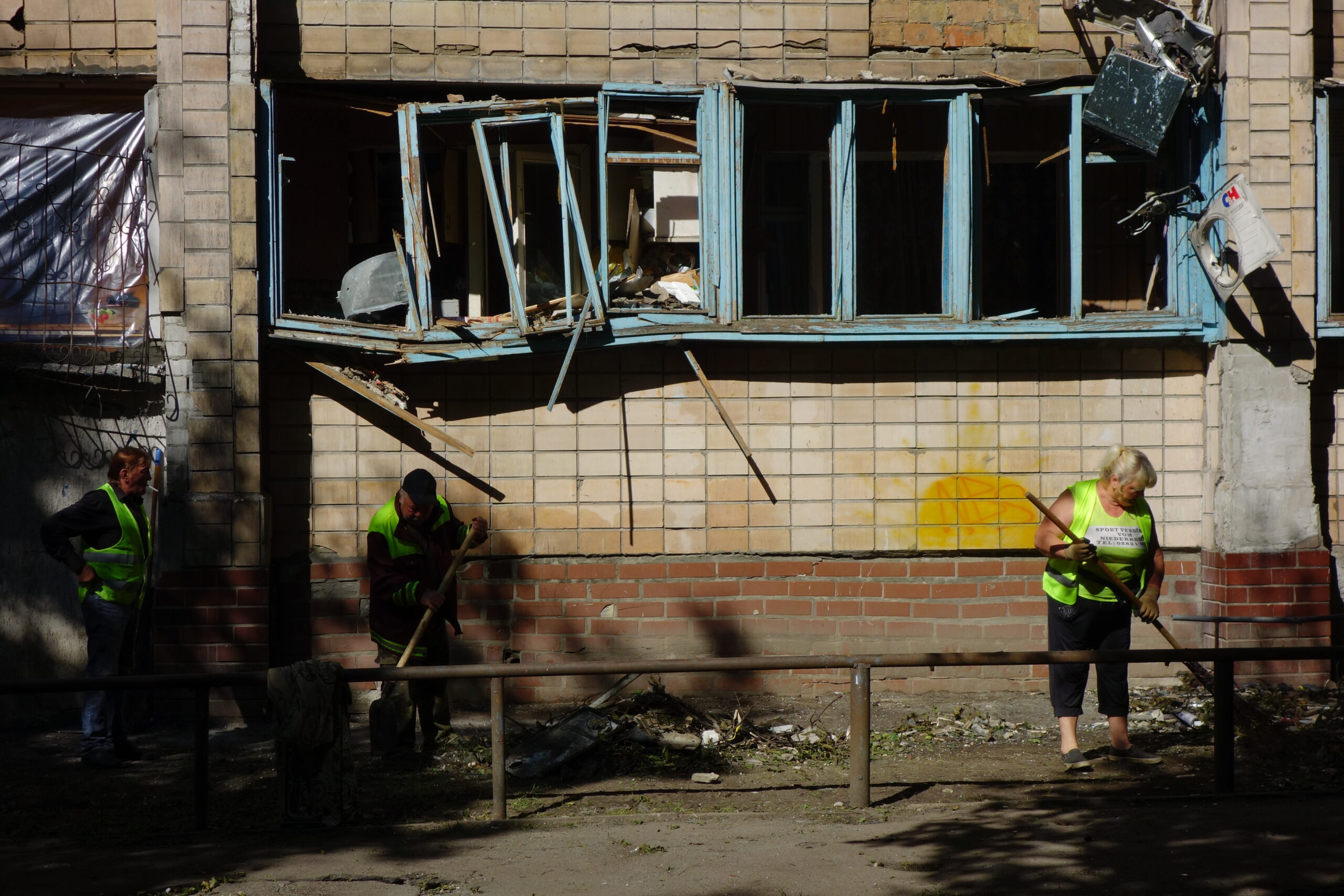 Conséquences d'une frappe dans le quartier de Sviatochine à Kyiv le 5 juillet 2025.
