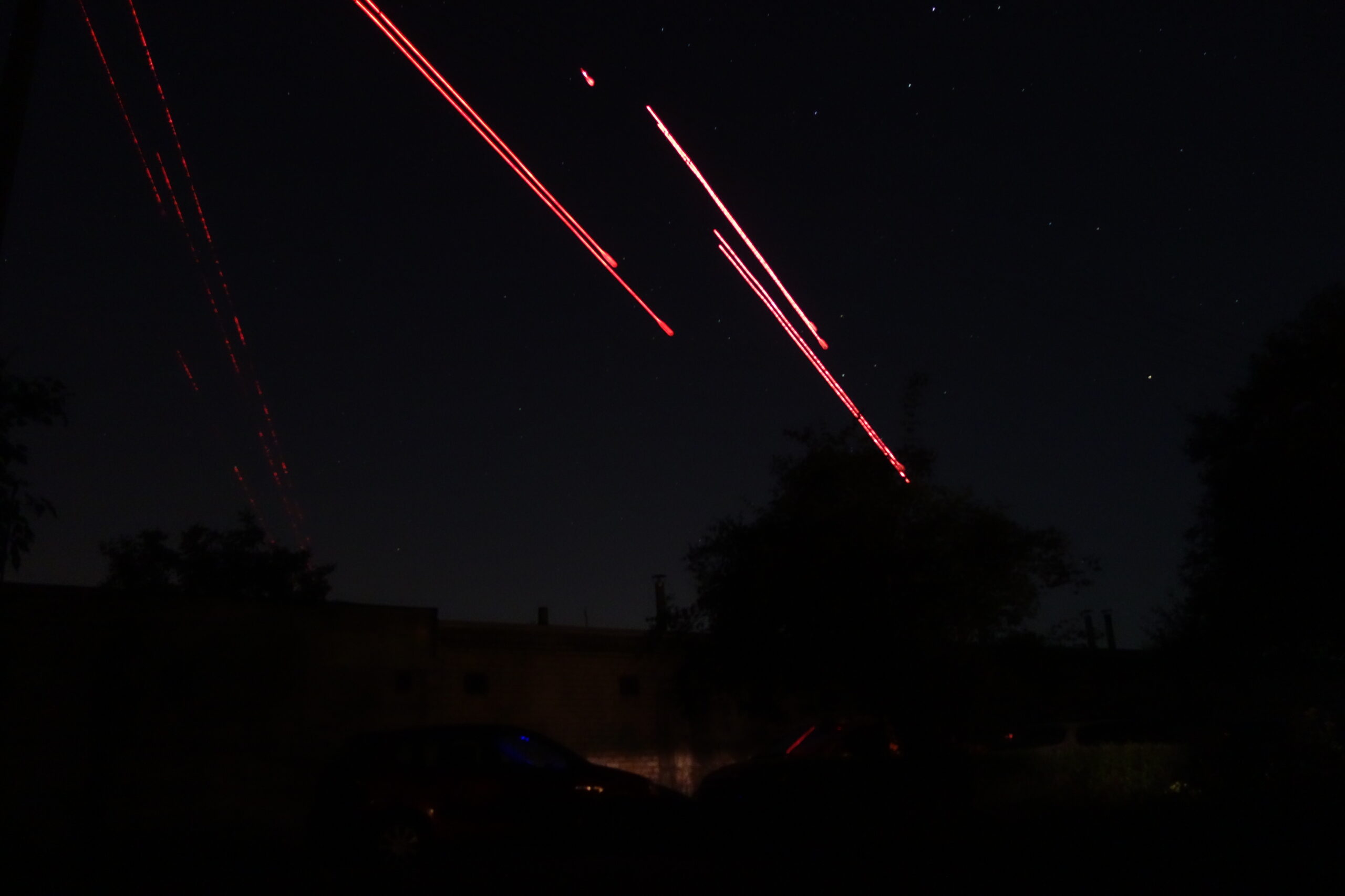 Série de quatre clichés montrant la DCA en action dans le ciel ukrainien, le 14 juillet 2025.