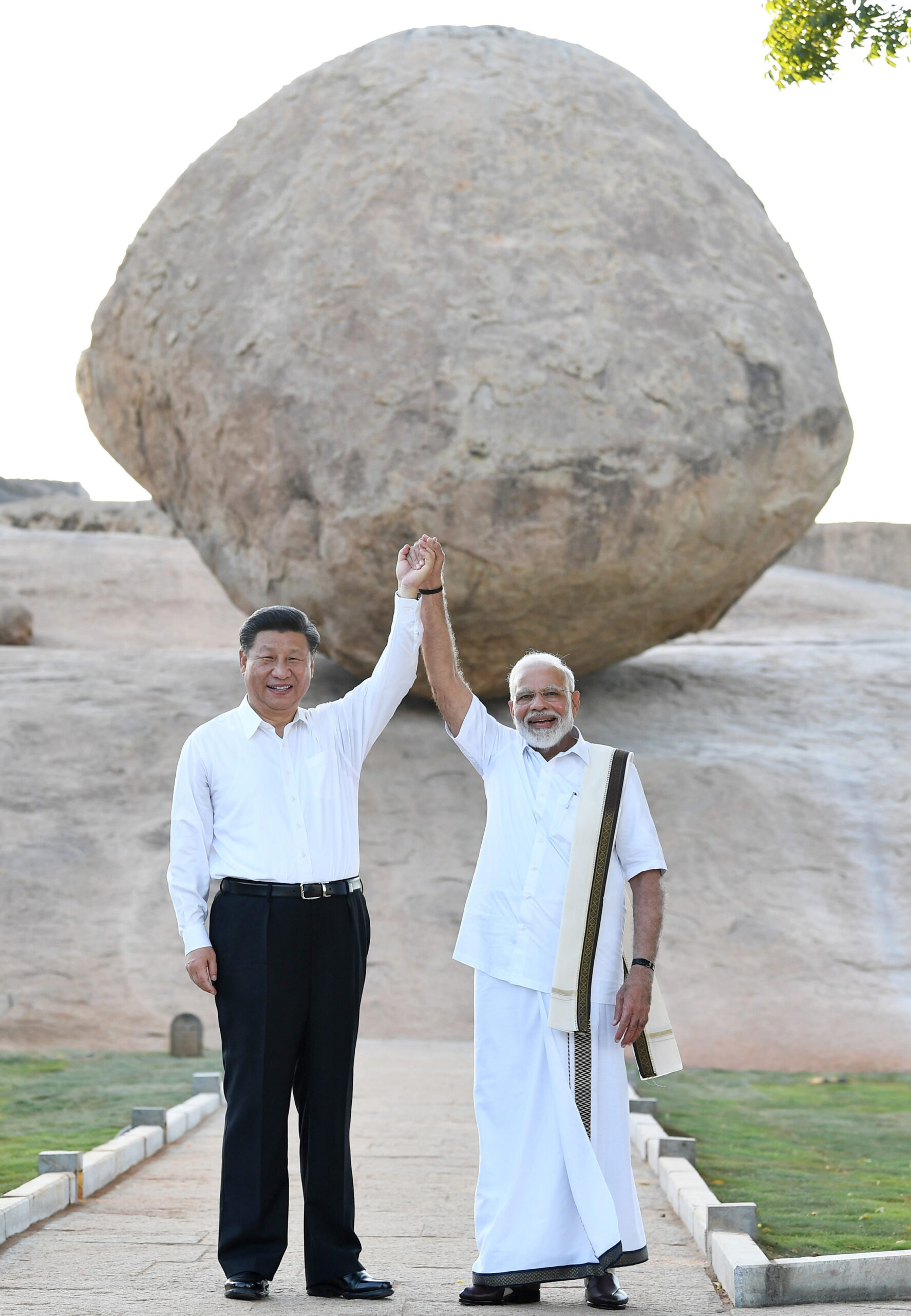 Xi Jinping et Narendra Modi à Arjuna's Penance, à Mamallapuram, en Inde, le 11 octobre 2019. © Bureau du Premier ministre indien via AP