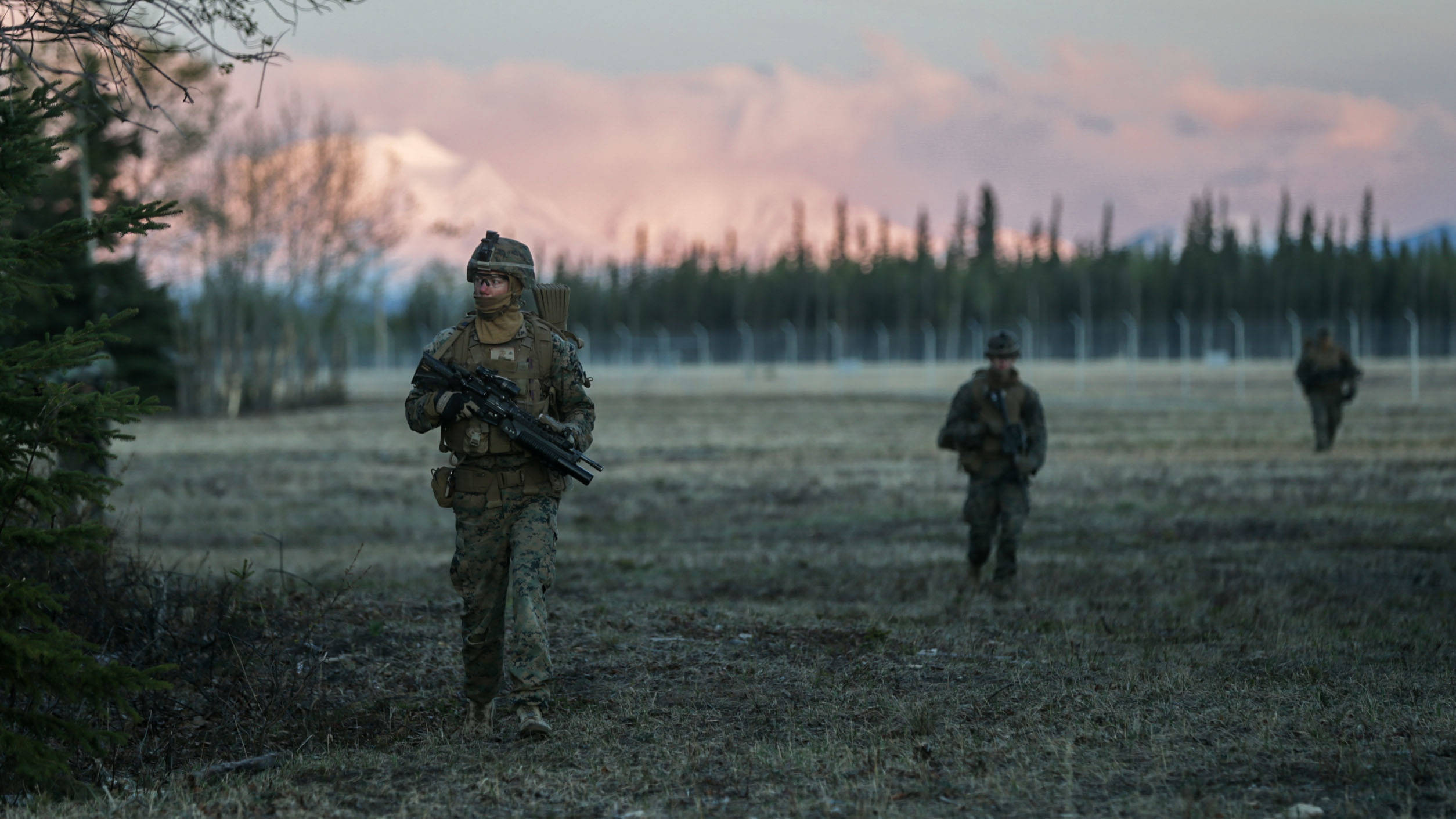 Un exercice baptisé Northern Edge, qui a lieu tous les deux ans, se déroulera ainsi à la fin du mois et impliquera la mobilisation de plusieurs milliers de militaires, ainsi que leurs avions et leurs navires, afin de mener des entraînements dans et autour des îles Aléoutiennes, du golfe d'Alaska et du complexe Joint Pacific Alaska Range.