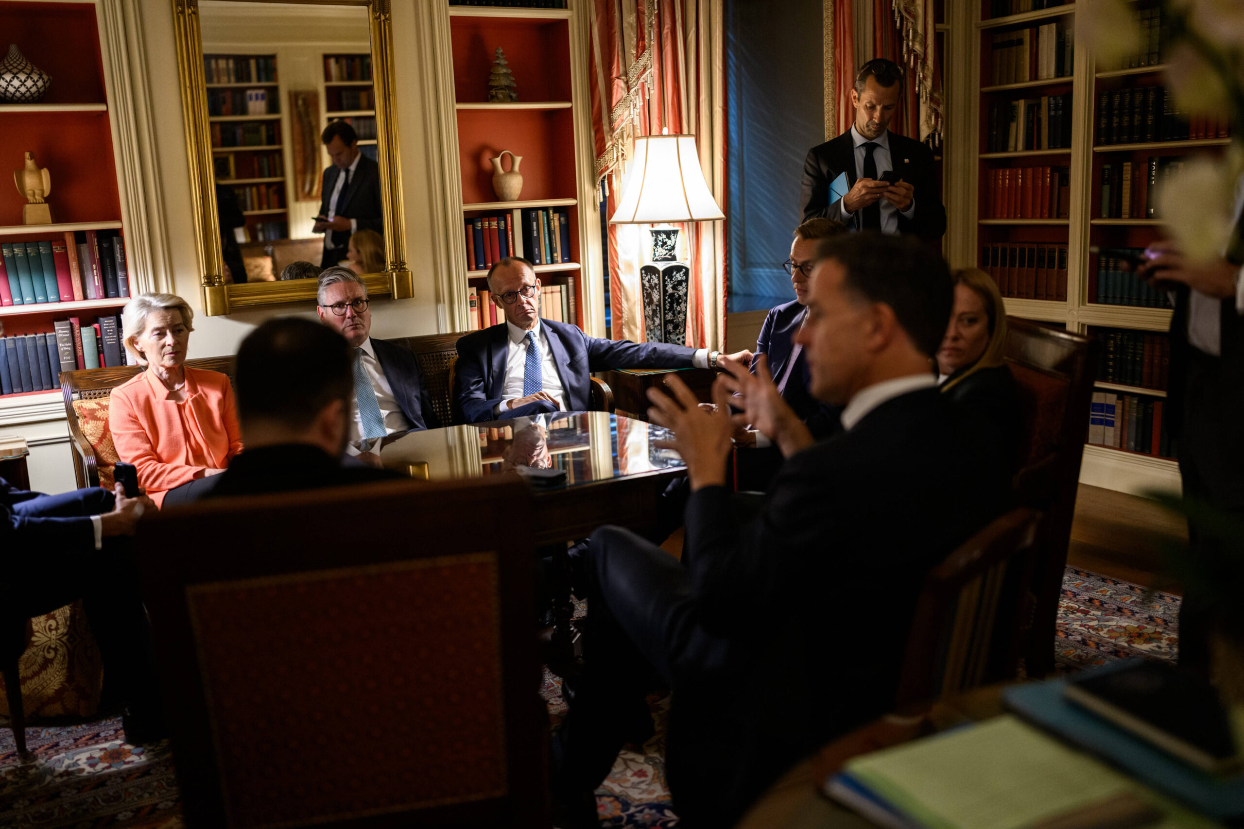 «L’atmosphère était chaleureuse, la conférence de presse s’est déroulée sans accroc et, cette fois-ci, Zelensky a bénéficié d’un accueil tout autre dans le Bureau ovale.» © Daniel Torok/White House