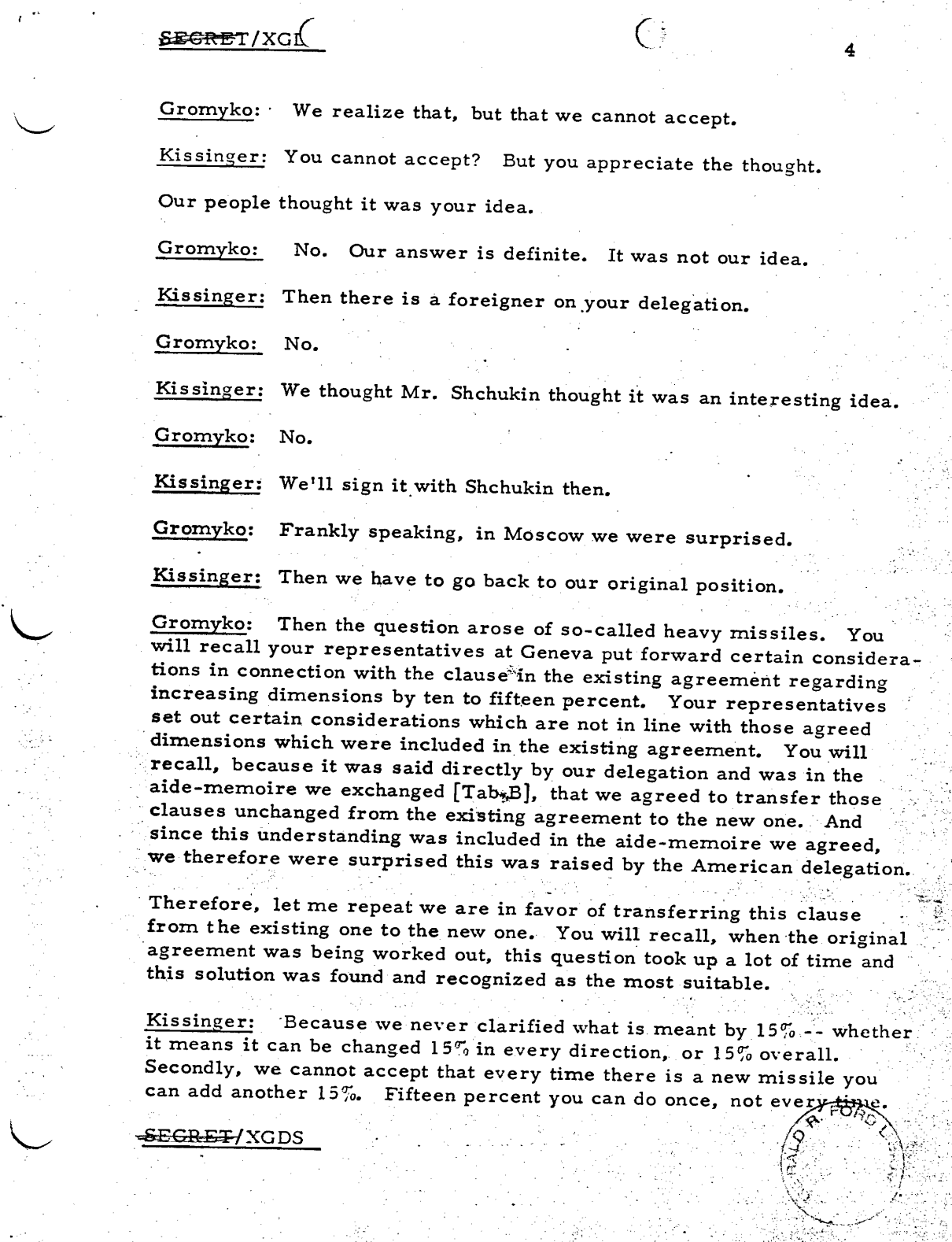 Nous traduisons le passage clef : — Kissinger: «Vous ne pouvez pas accepter... Nous pensions que c'était votre idée.» —Gromyko: «Non. Notre réponse est définitive. Ce n'était pas notre idée.» — K: «Alors il y a un étranger dans votre délégation.» — G: «Non.» — K: «Nous étions pourtant persuadé que Shchukin pensait qu'il s'agissait d'une idée intéressante...» — G: «Non.»