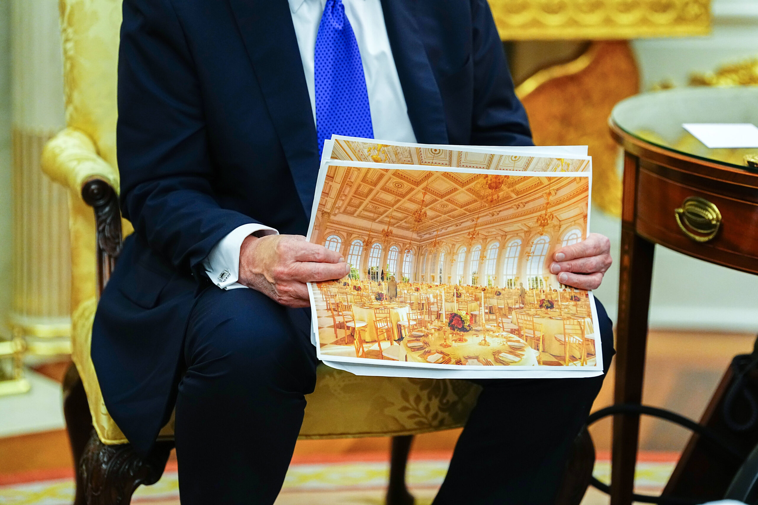 Le promoteur immobilier et star de télé-réalité a souvent vanté ses «belles salles de bal» construites en Floride, notamment dans sa résidence de Mar-a-Lago, source d'inspiration pour ce projet. © Alex Brandon
