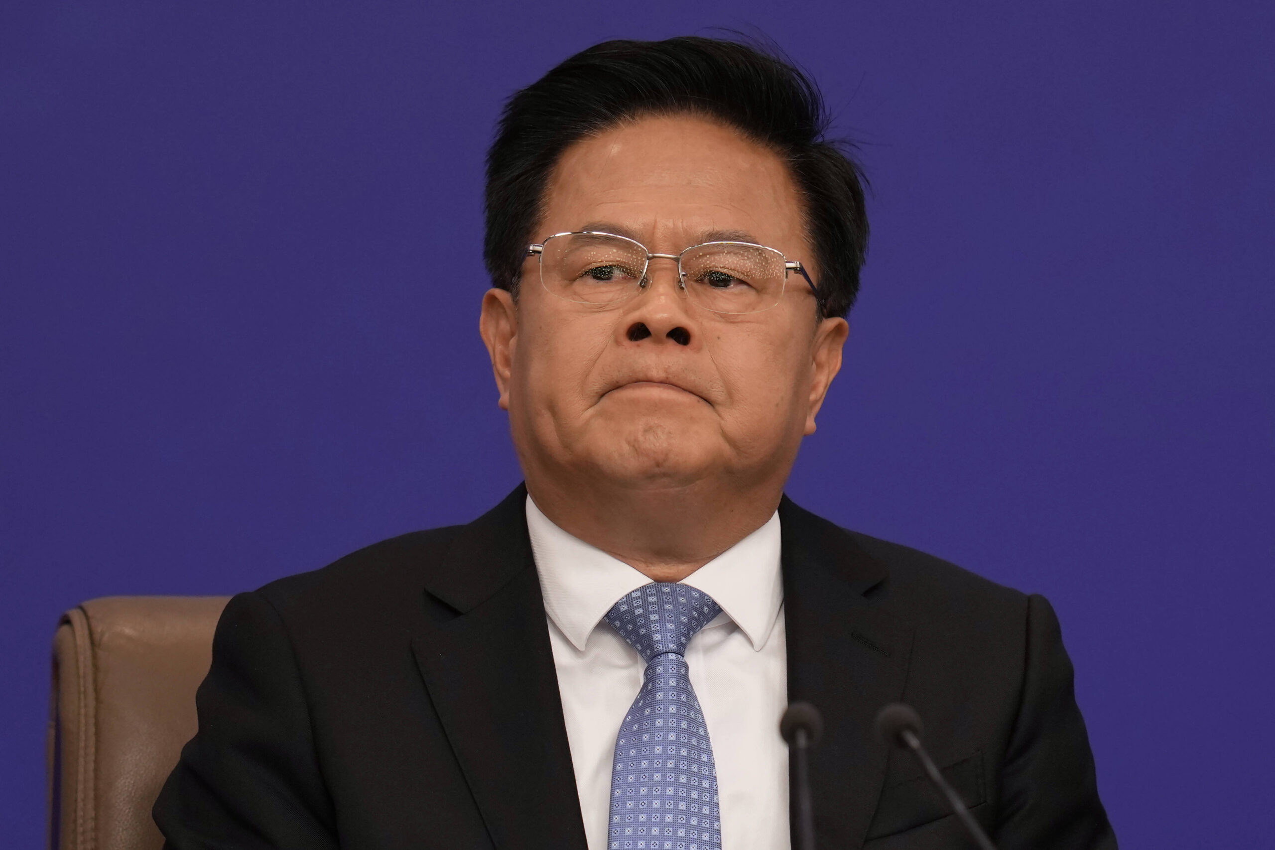 Zheng Shanjie naît à Zhangzhou, Fujian, en 1961, il travaille pendant 15 ans en usine avant de rejoindre le PCC en 1985. Il devient vice-gouverneur de Fujian en 2015, puis gouverneur de Zhejiang en 2020. En 2023 il est nommé président de la Commission nationale du développement et de la réforme. Protégé de He Lifeng et successeur à la présidence de la CNDR, il a organisé plusieurs réunions d'information sur le plan quinquennal.