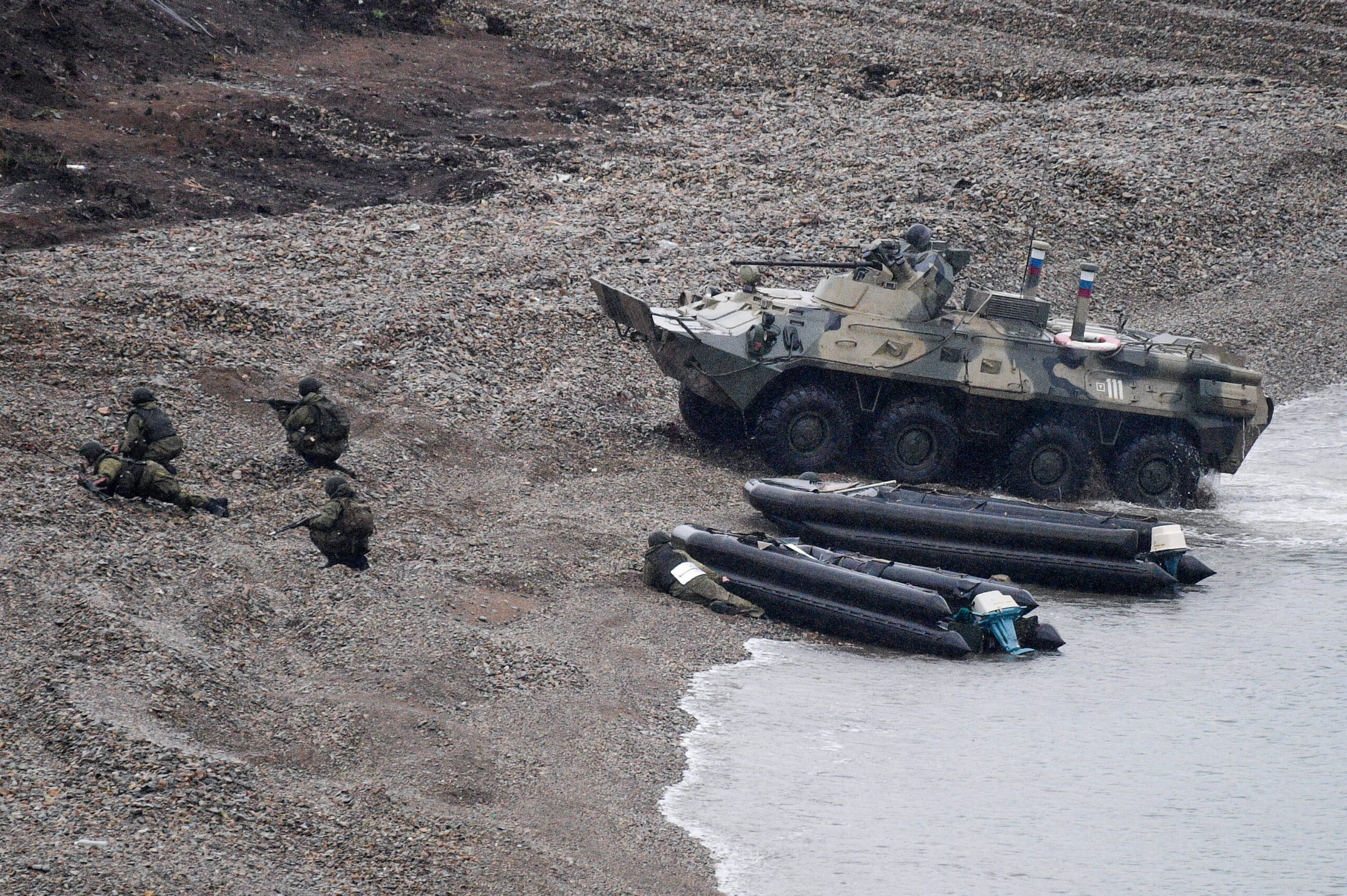 «La Russie a pris soin de positionner au large de l’Afrique quelques vieux cargos de sa «flotte fantôme» chargés de drones aériens et navals, et a détaché dans l’océan Indien deux SNA de sa flotte du Pacifique.»