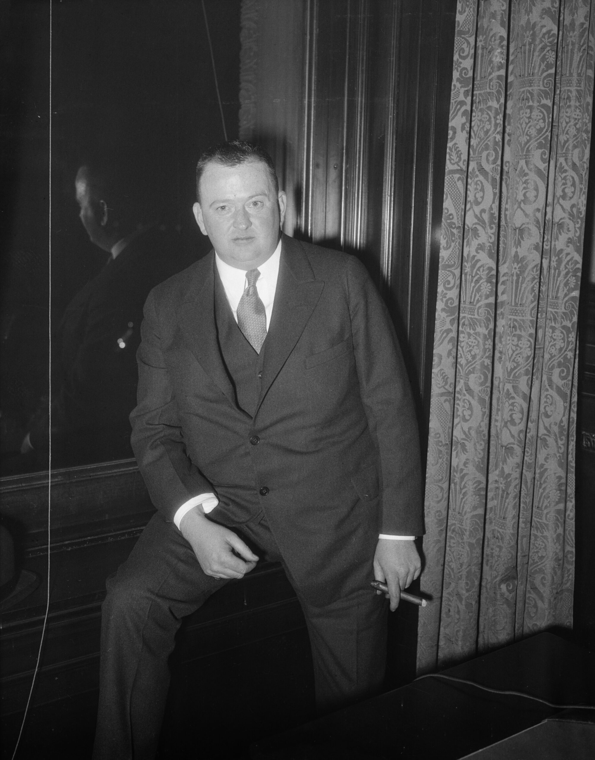 En 1933, Butler reçoit la visite d’un courtier nommé Gerald C. McGuire, envoyé par un groupe de financiers conduits par le banquier tout puissant, J.P. Morgan Jr. McGuire, vétéran de la Première Guerre mondiale et membre de la puissante American Legion, l’association des vétérans créée à Paris en 1919, propose à Butler de prendre la tête d’une armée de vétérans financée par de grands industriels, pour «sauver la Constitution» en installant un exécutif parallèle.