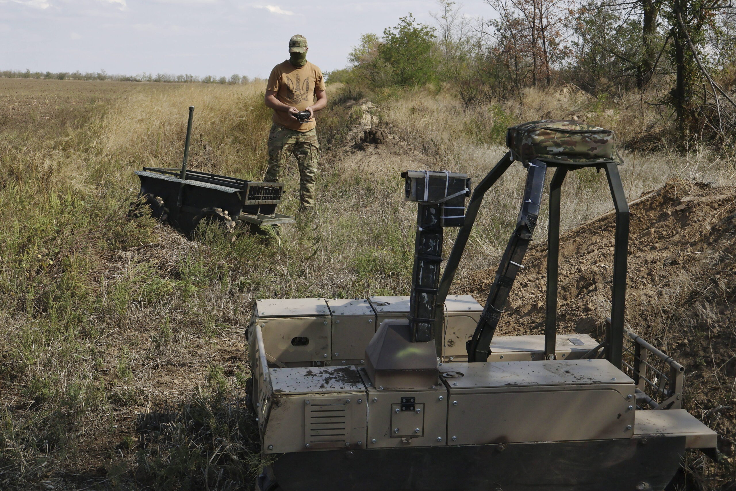 Un soldat ukrainien teste des drones terrestres dans la région de Zaporijia, en Ukraine. © Andriy Andriyenko/65e brigade mécanisée ukrainienne via AP
