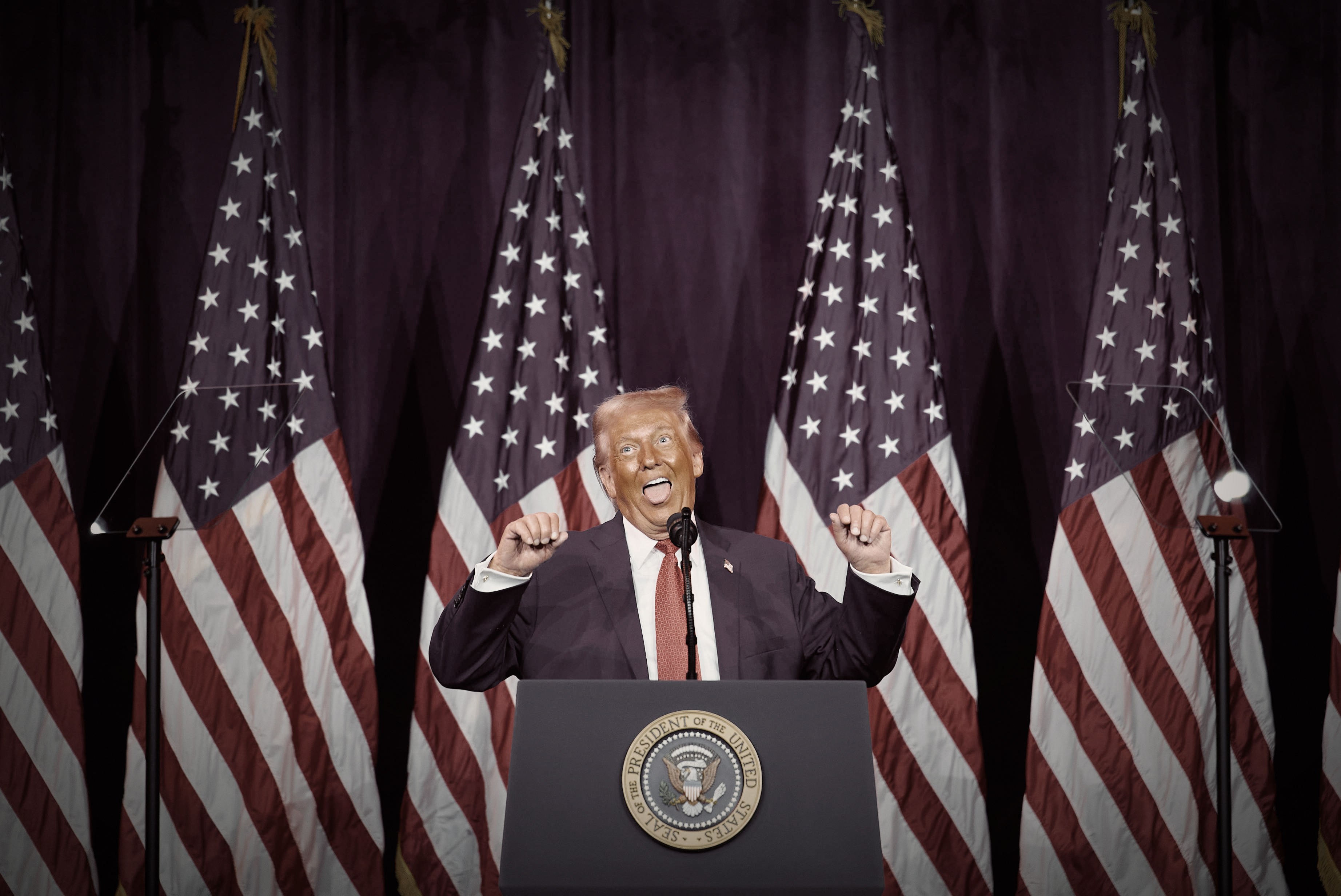 «Trump vit dans un monde qu’il fabrique lui-même, un monde qu’il veut identique à son désir de toute puissance et donc de jouissance.» (Image © Evan Vucci)