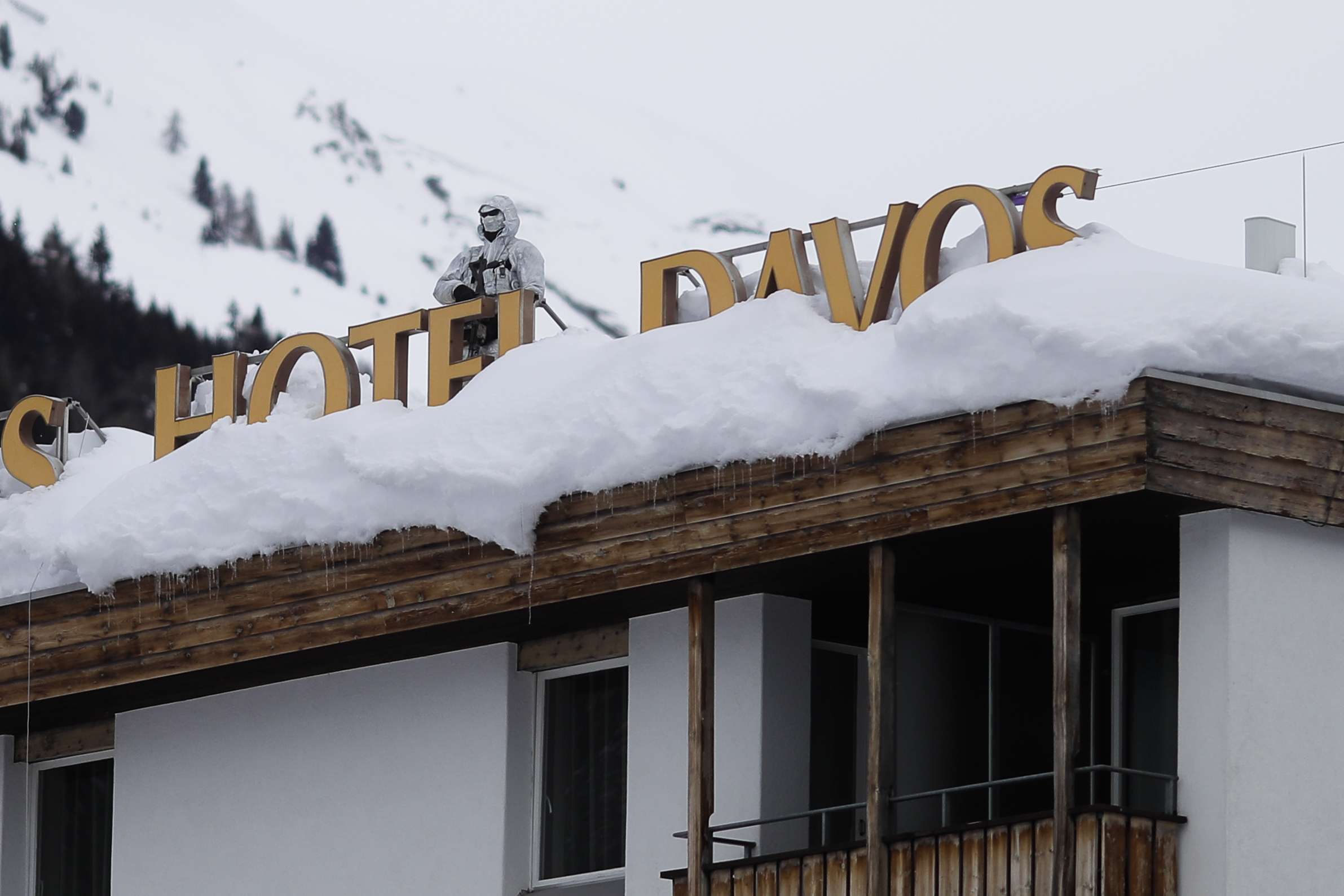 «Les technologies de l'information et de l'énergie sont transformées en leviers de chantage et de surveillance et les infrastructures critiques — ports, câbles, réseaux, approvisionnements et glaciers — traitées comme des territoires à conquérir.» (Image © AP Photo/Markus Schreiber)