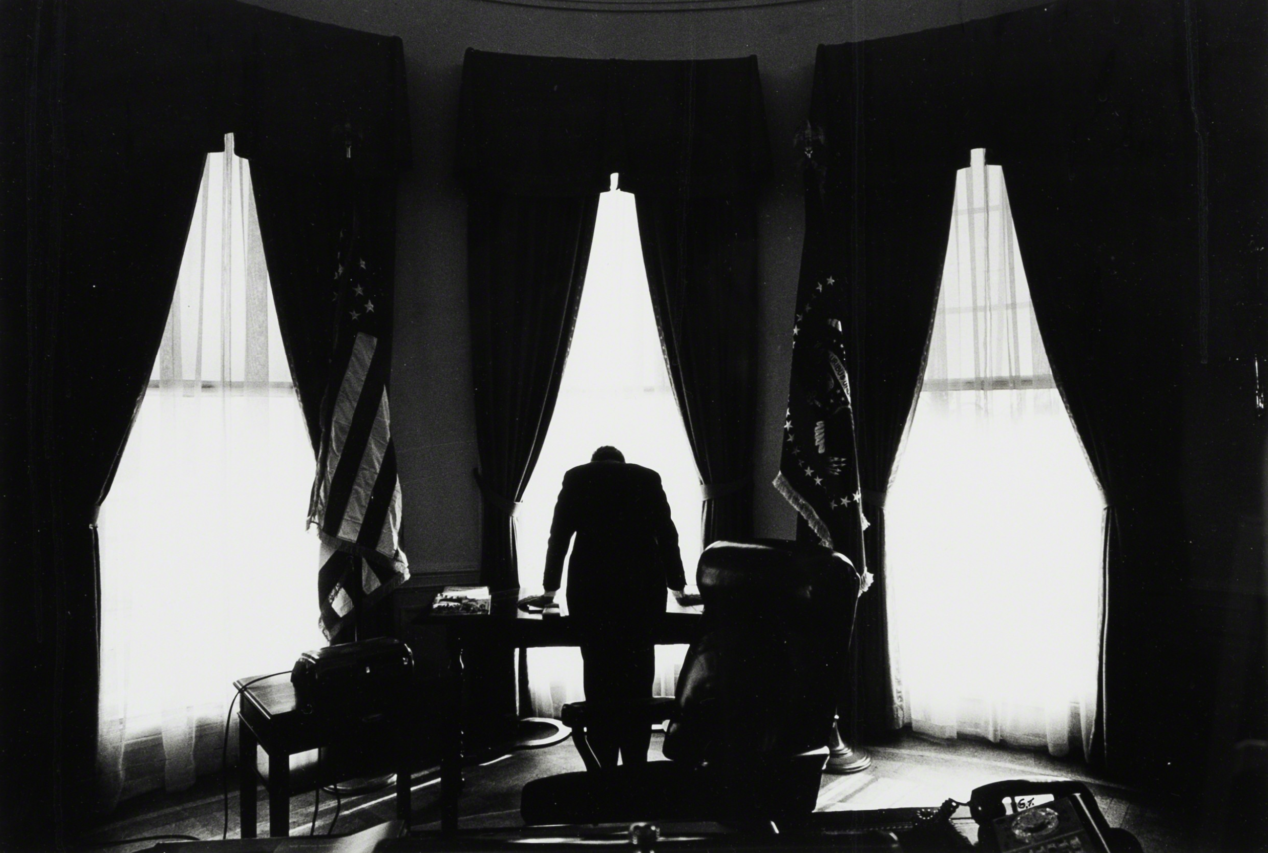 George Tames (The New York Times), «The Loneliest Job», John F. Kennedy dans le Bureau ovale, 1961.