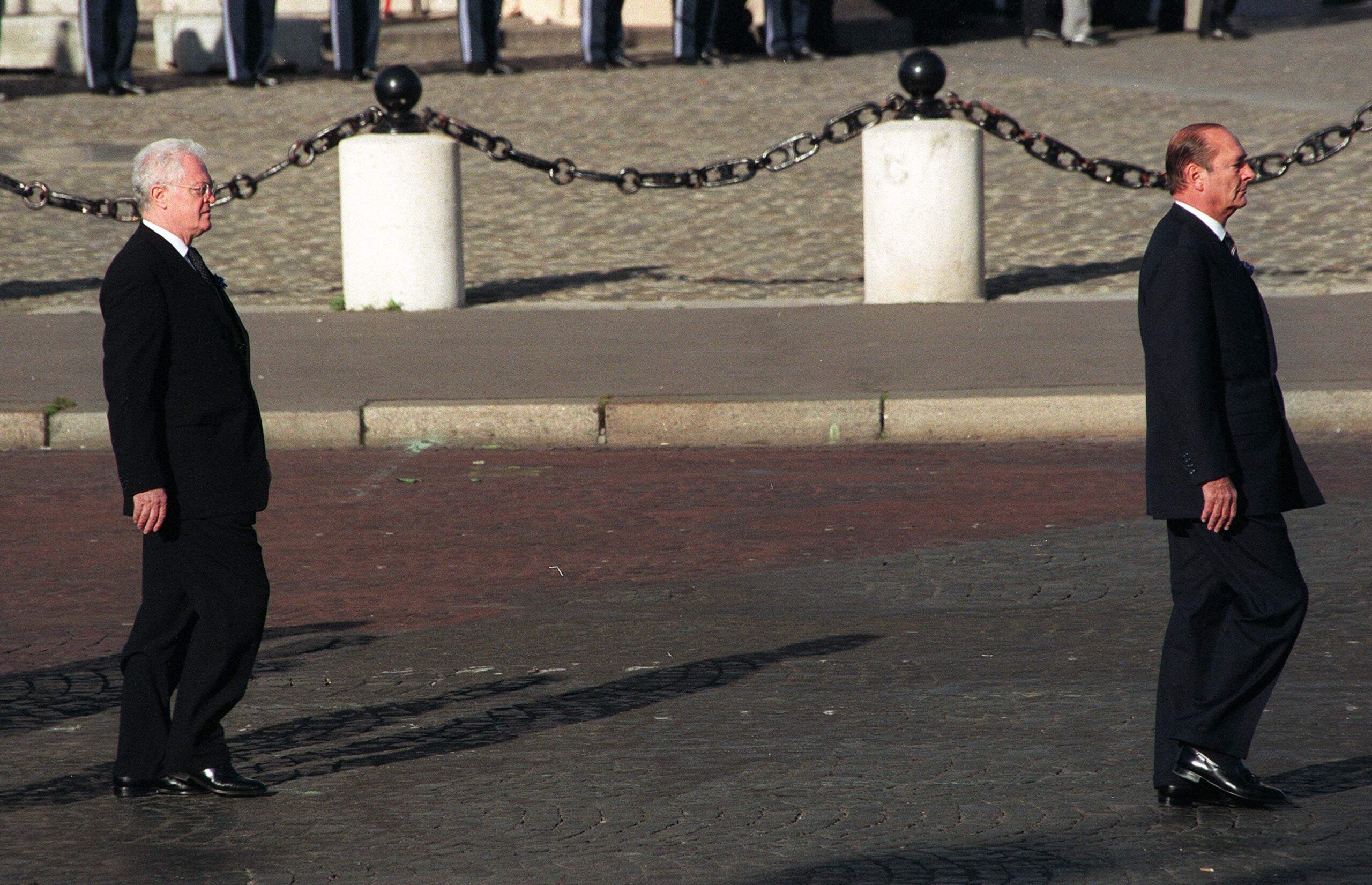 Jacques Chirac et Lionel Jospin lors de la cérémonie du 11 novembre. © SIPA