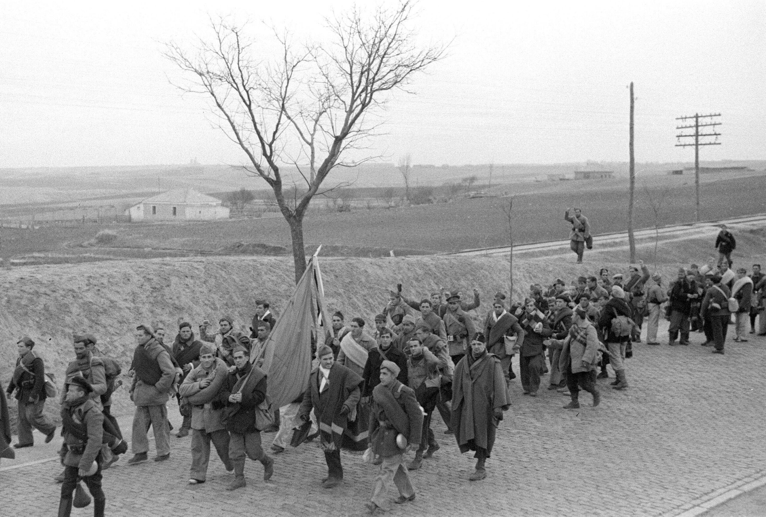 Front de Madrid, zone républicaine, sans date. Colonne de miliciens du bataillon de la milice n°7 «Prieto».