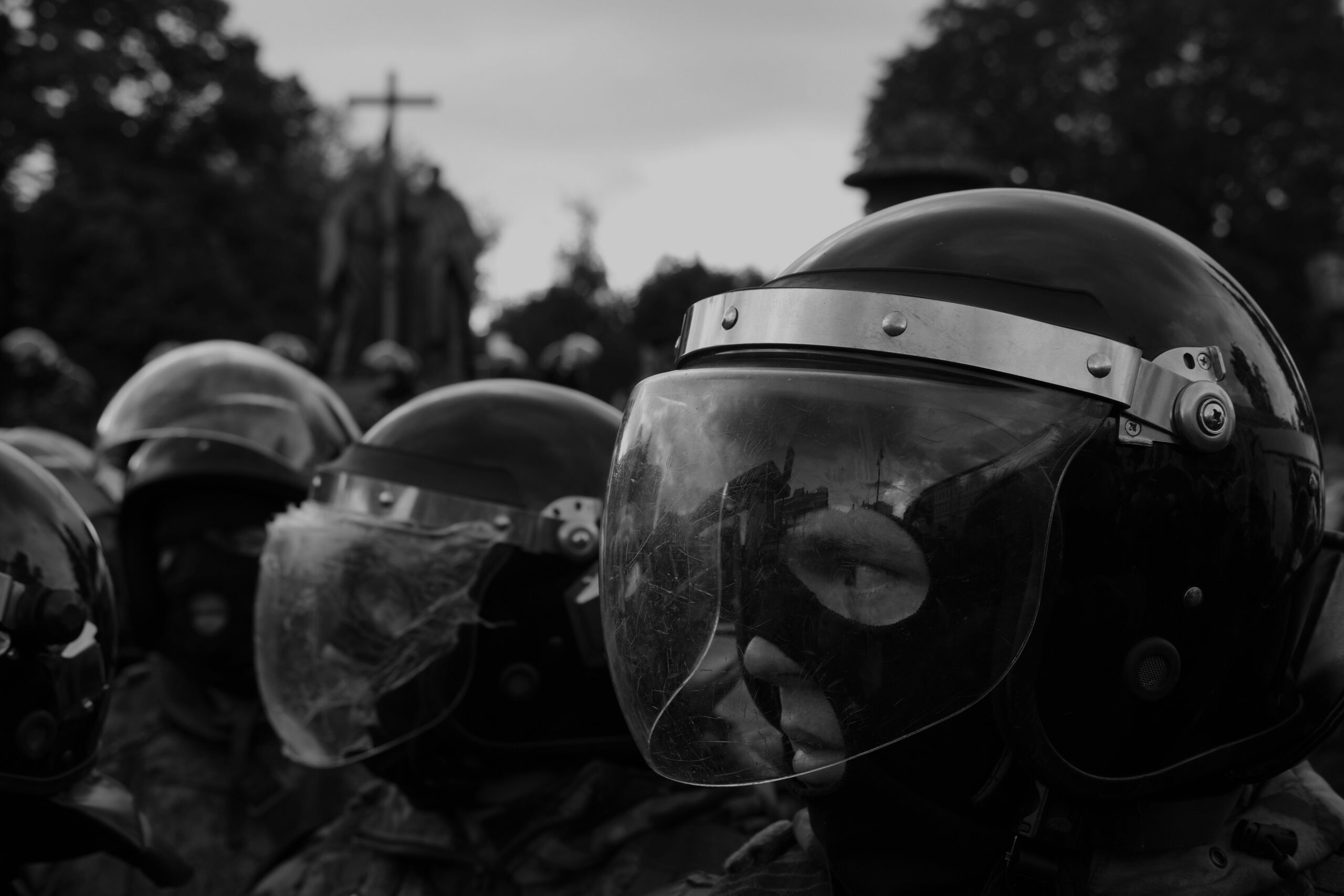 Le 10 août 2019, la police procède à l'arrestation et à l'évacuation de manifestants près du jardin public Novoilinsky à Moscou. Ceux-ci protestaient contre la tenue du scrutin lors des élections municipales pour la Douma de Moscou, plusieurs candidats ayant été exclus de la campagne. (© Anton Karliner/SIPA)