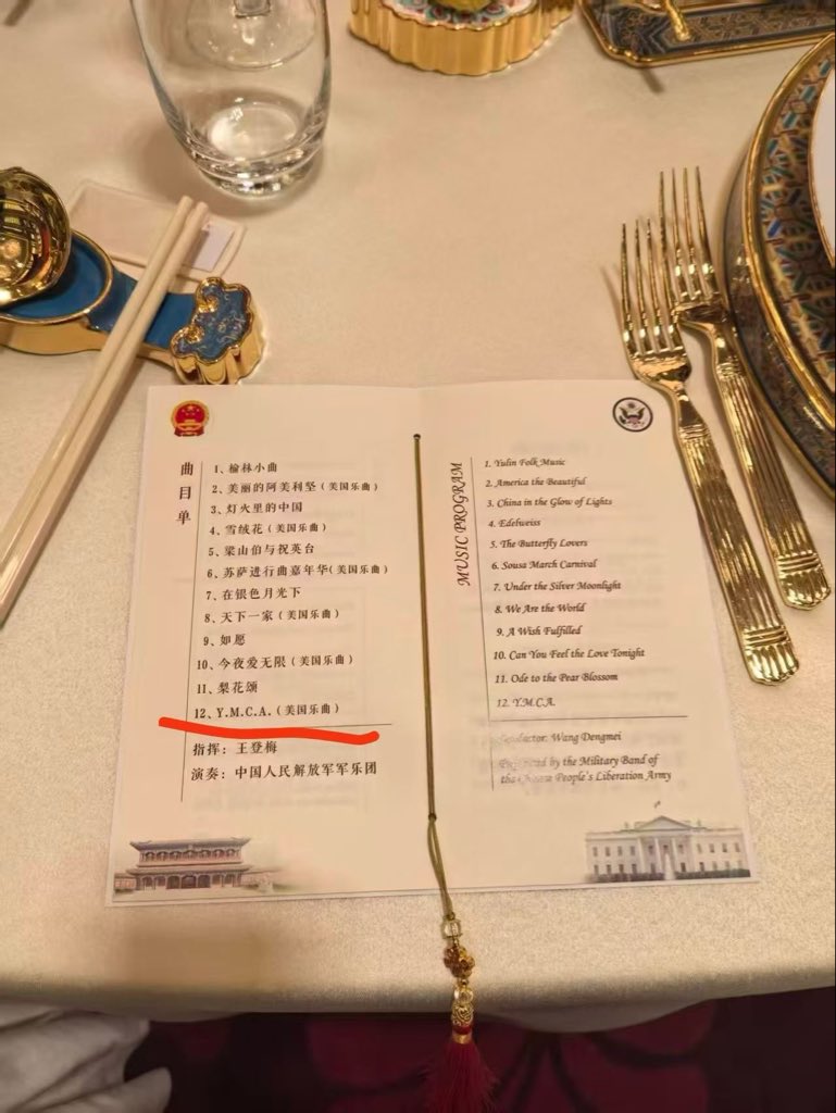 La playlist du dîner comprenant notamment le titre «Y.M.C.A»