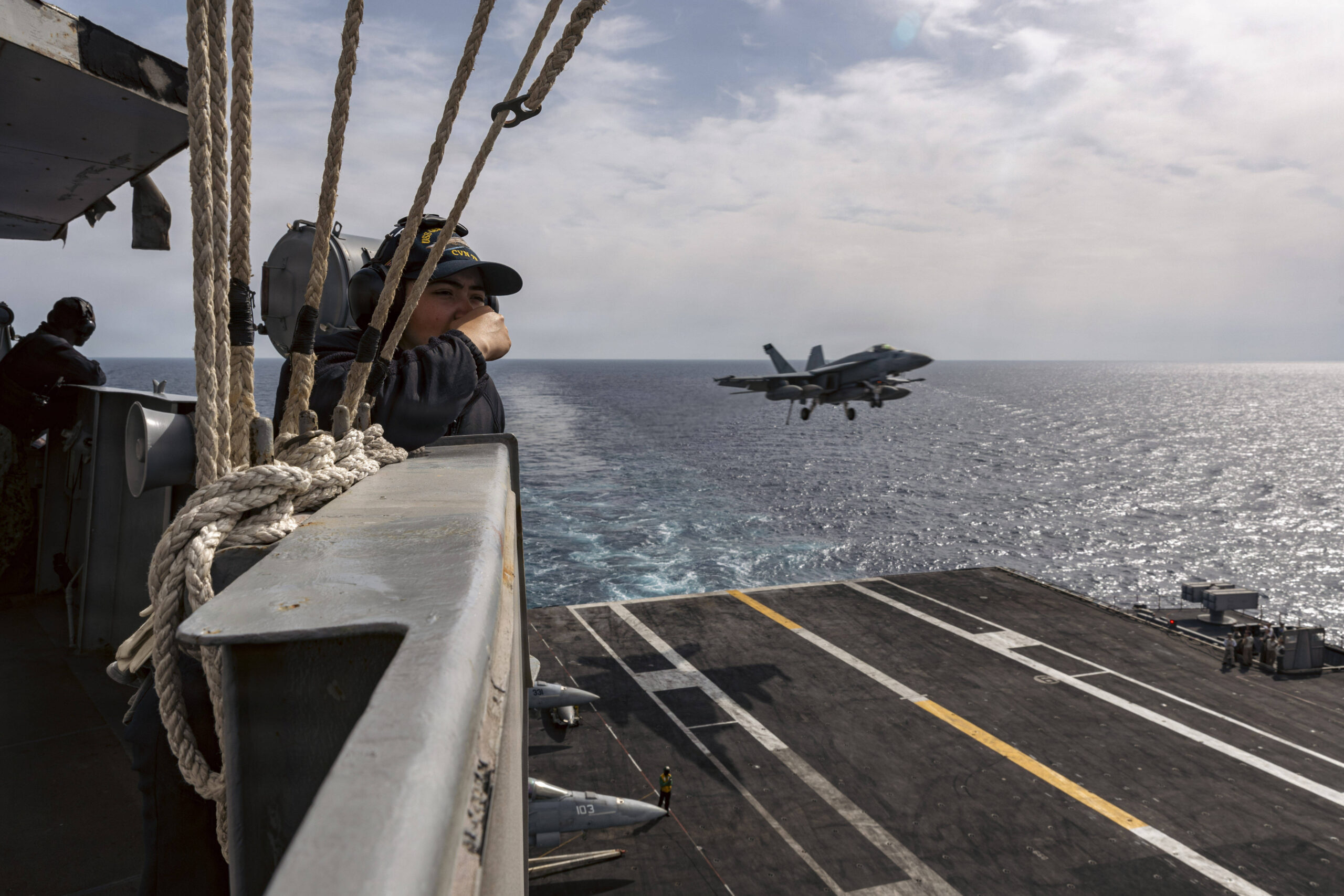 Sur le pont du porte-avions Gerald R. Ford (CVN 78) pendant l'opération Epic Fury, le 17 mars 2026. © US Navy