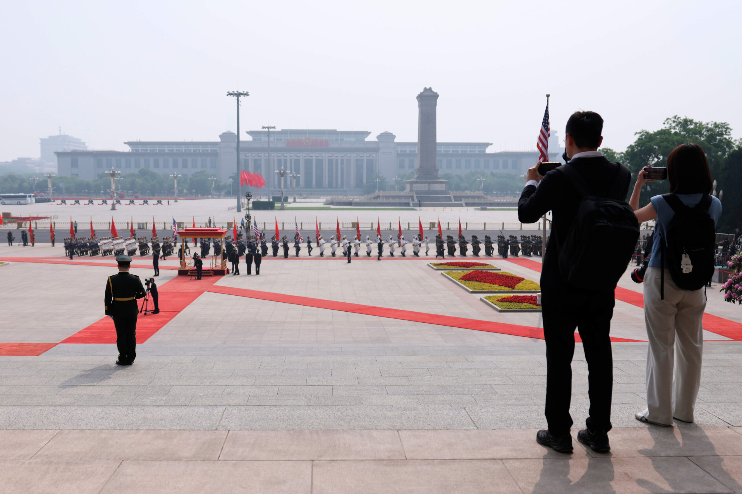 Les gardes d'honneur répètent avant la cérémonie d'accueil organisée par le président chinois Xi Jinping en l'honneur du président américain Donald Trump au Grand Hall du Peuple à Pékin, le jeudi 14 mai 2026. © Maxim Shemetov