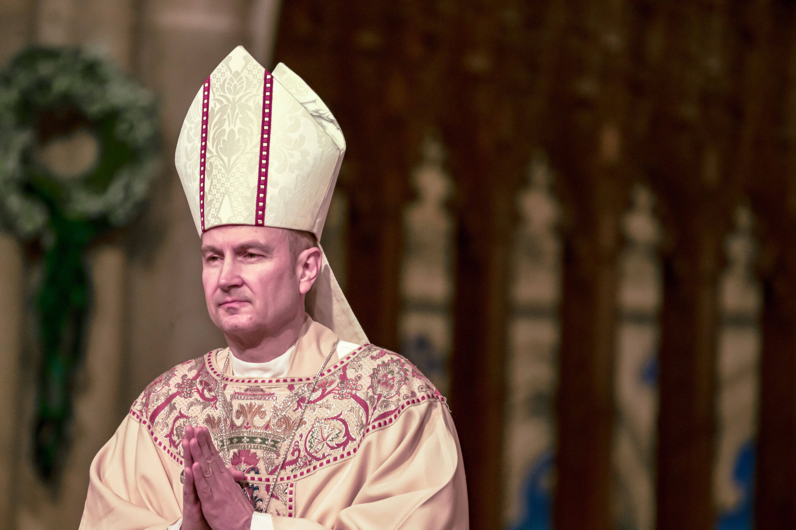 «Né dans l’Illinois, le nouvel archevêque de New York Mgr Hicks il a grandi dans les mêmes faubourgs résidentiels de Chicago que le pape.»