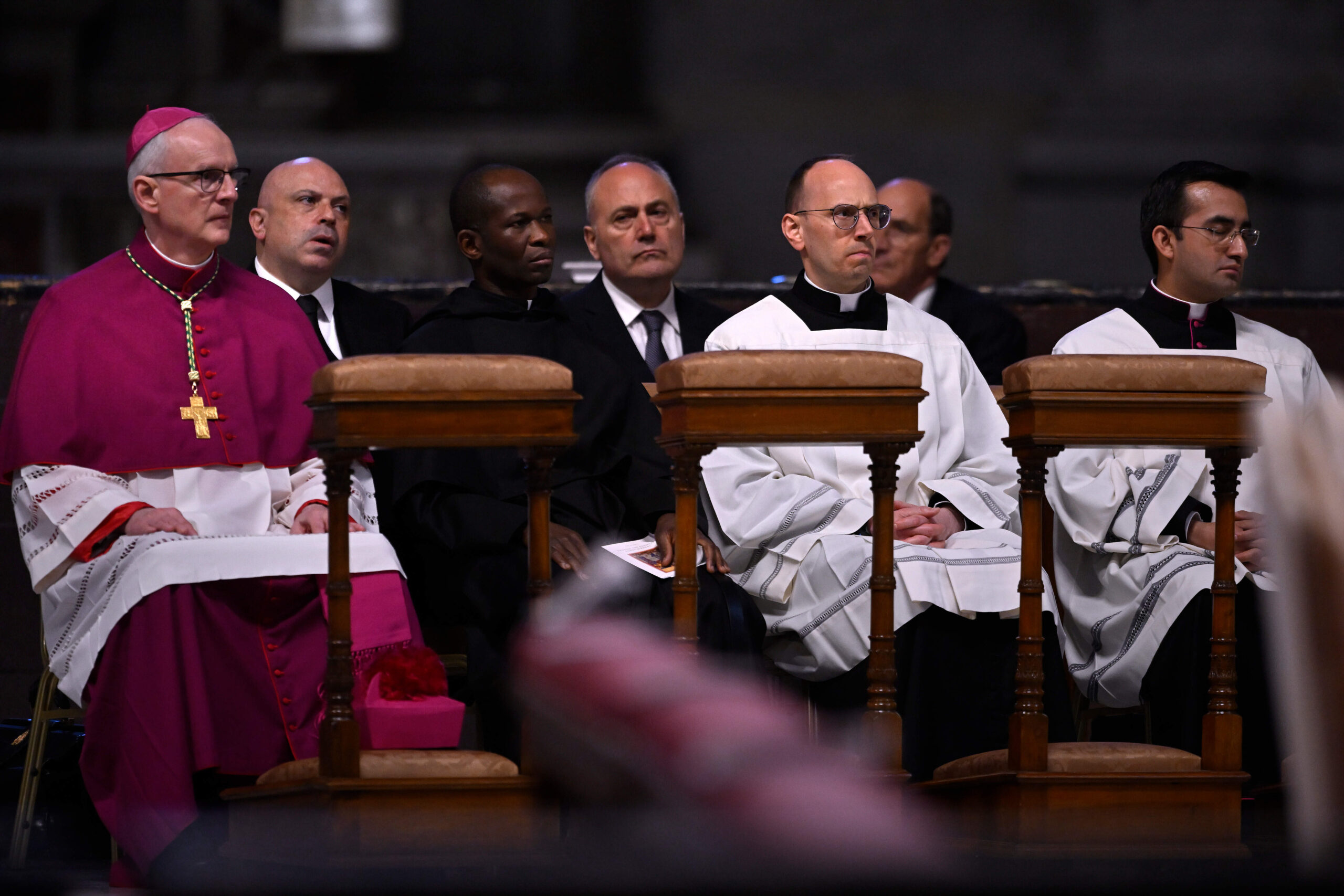 «Le pape est encore épaulé par un secrétaire particulier adjoint : Léon XIV a choisi un prêtre toscan de 41 ans, le P. Marco Billeri.»