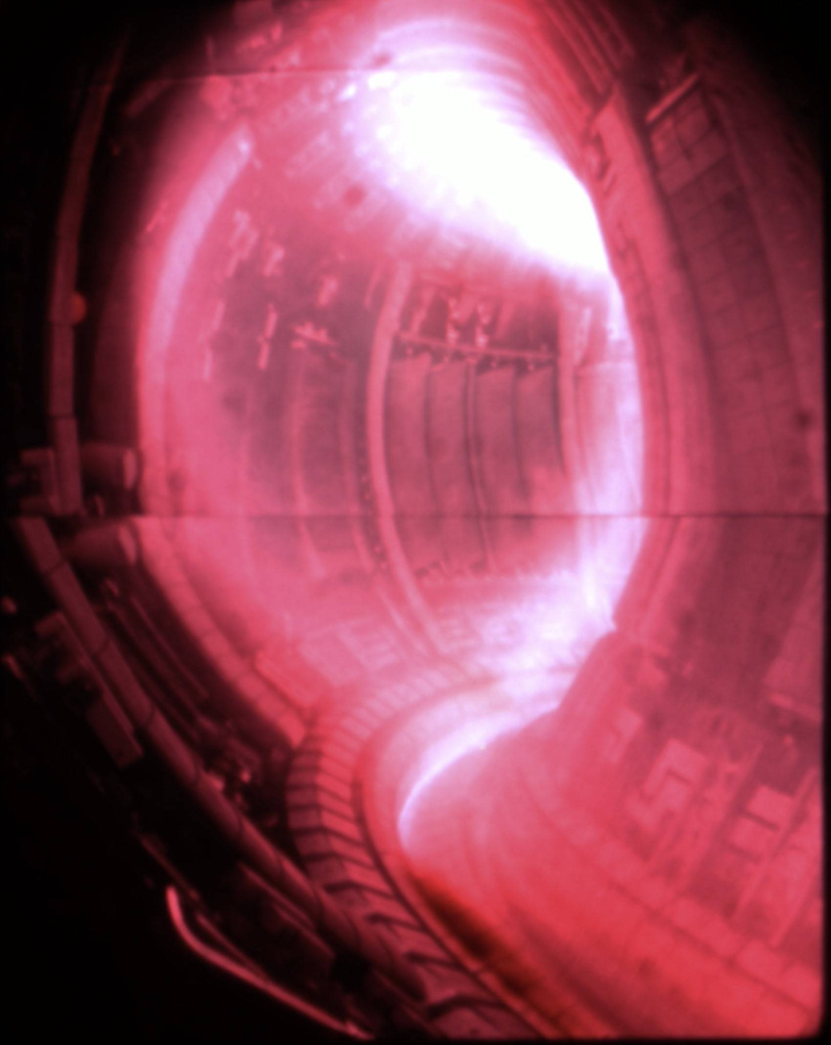 JET maintient une puissance de fusion élevée pendant cinq secondes (69 mégajoules avec 0,2 milligramme de combustible). © United Kingdom Atomic Energy Authority