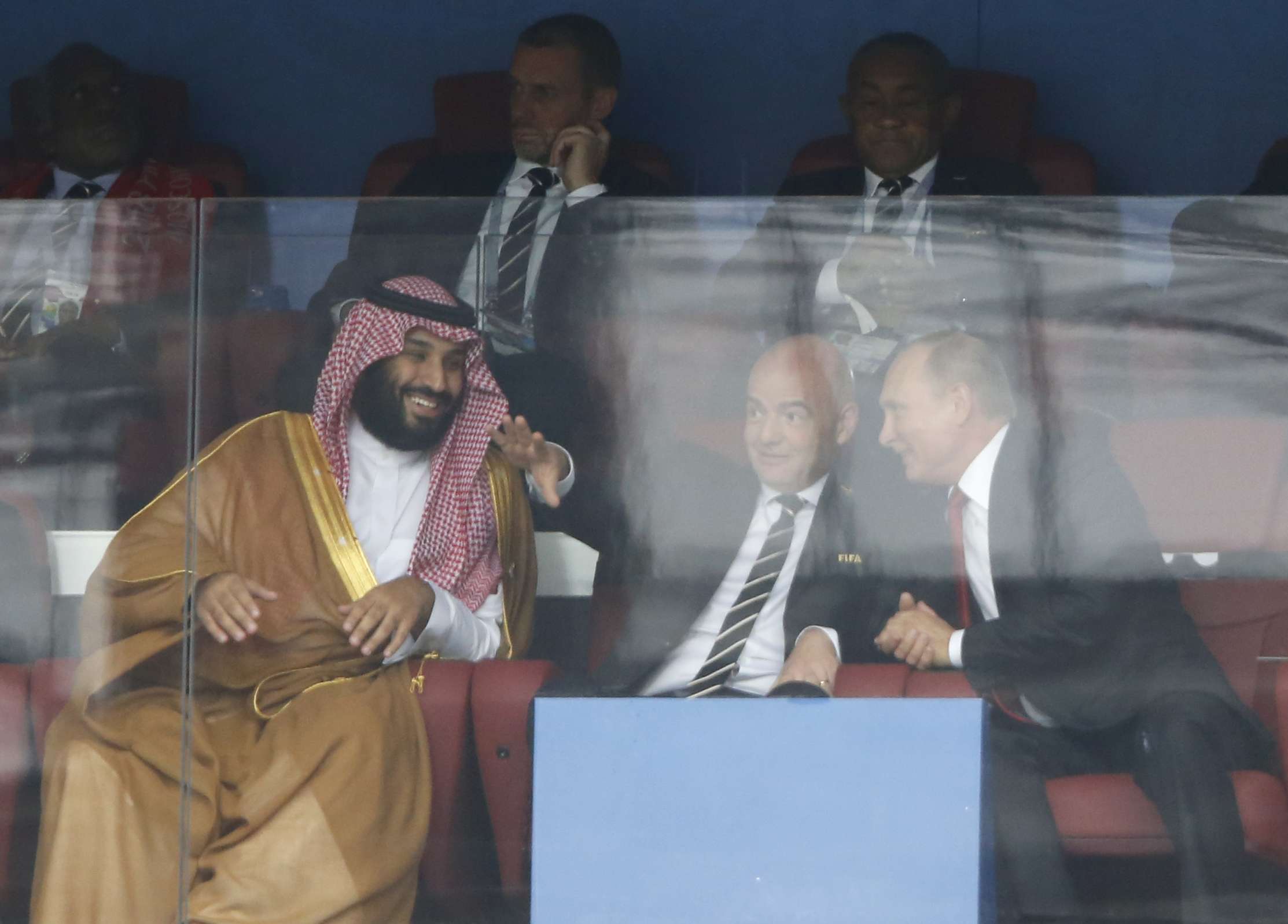 Avec MBS et Poutine lors du match d'ouverture de la Coupe du monde de football 2018. © Hassan Ammar
