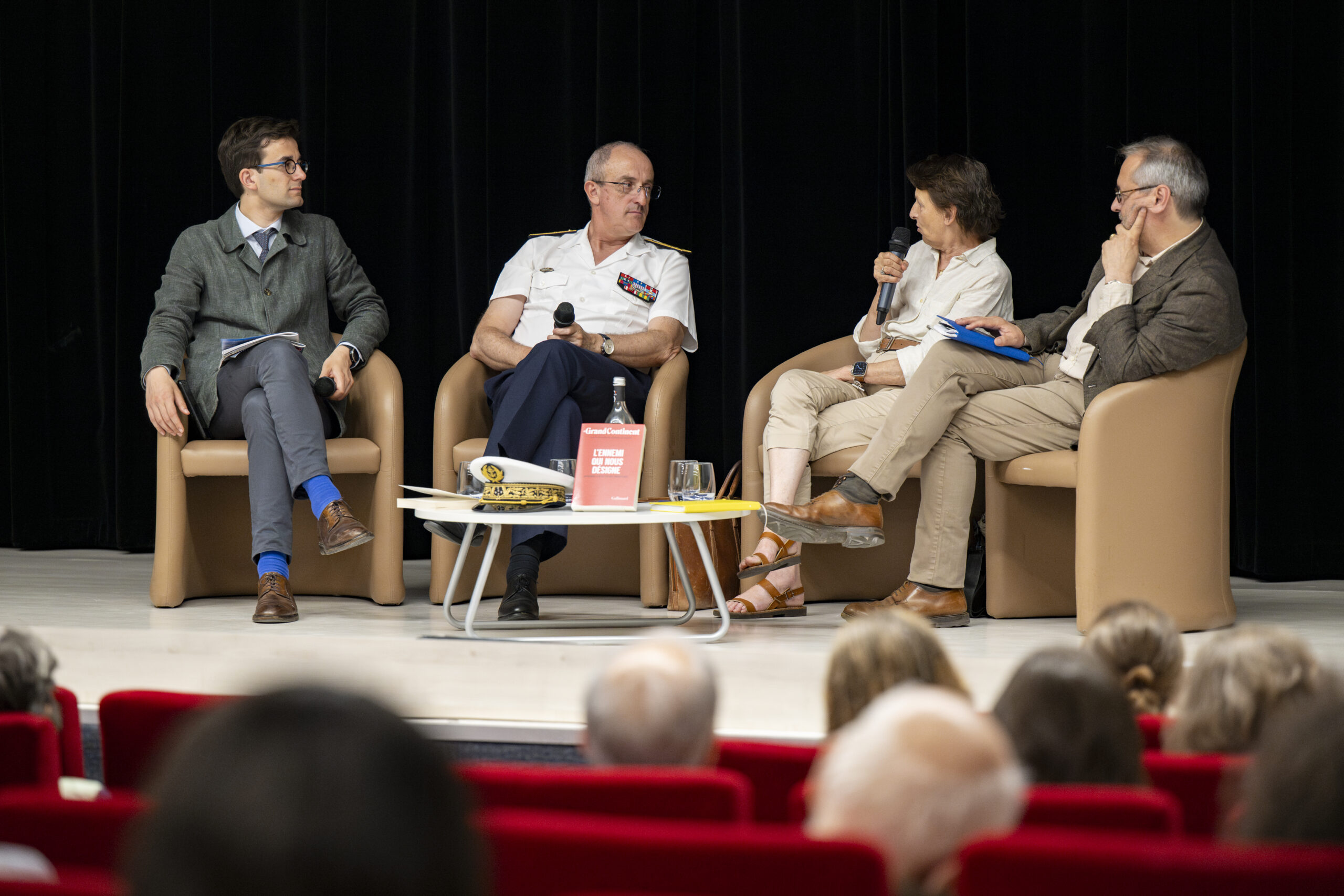 Aux côtés de Laurent Larcher, journaliste affaires internationales à La Croix et Valérie Niquet, responsable du pôle Asie à la Fondation pour la recherche stratégique modérés par Pierre Ramond, le CEMM a débattu des nouvelles formes de la guerre et du rapport des sociétés européennes à la menace.