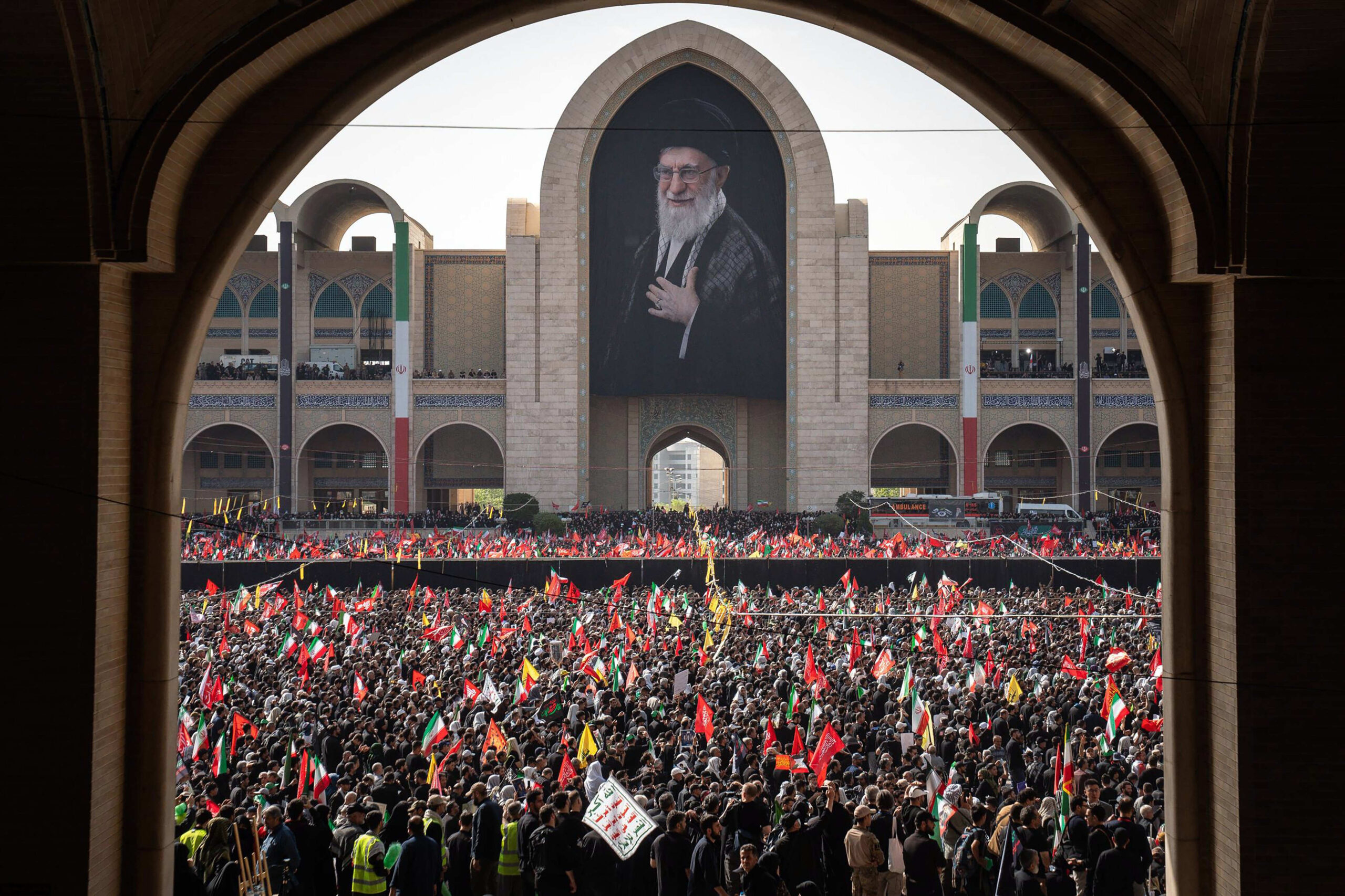 La Grande Mosquée de Téhéran est le lieu de nombreuses processions rendant hommage au guide suprême. © KHAMENEI IR/UPI/Shutterstock