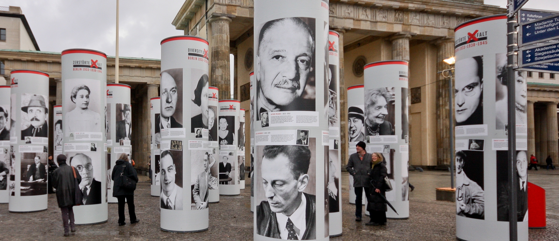Images de l’exposition « Zerstörte Vielfalt » («Diversité détruite»), à Berlin en 2013 pour commémorer la disparition ou l’exil des Berlinois qui ont contribué, avant-guerre, à la diversité de la ville : écrivains, artistes, universitaires, travailleurs, célébrités et anonymes.