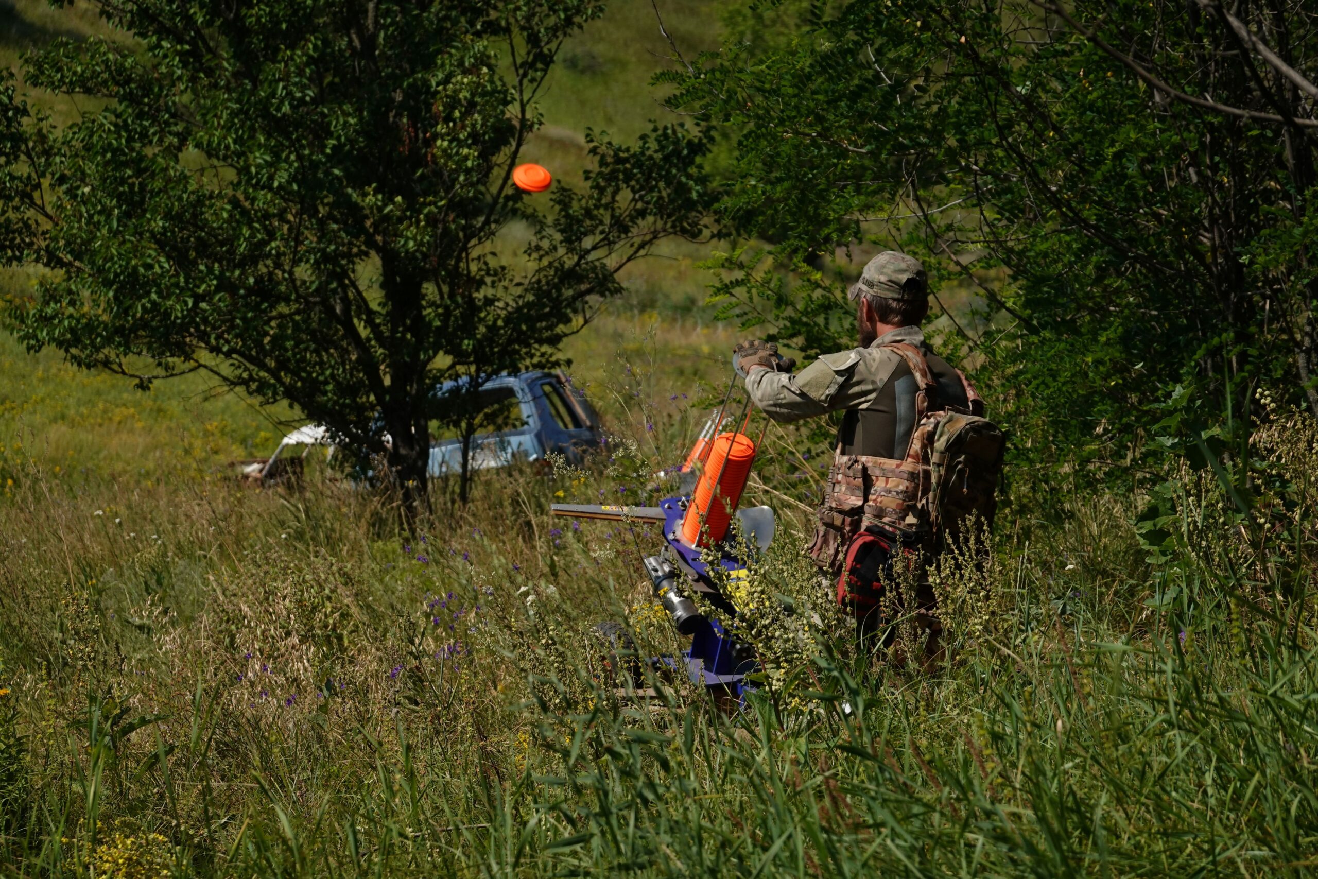Un instructeur ukrainien supervise un entraînement à la lutte anti-drones, le 8 juillet 2026.