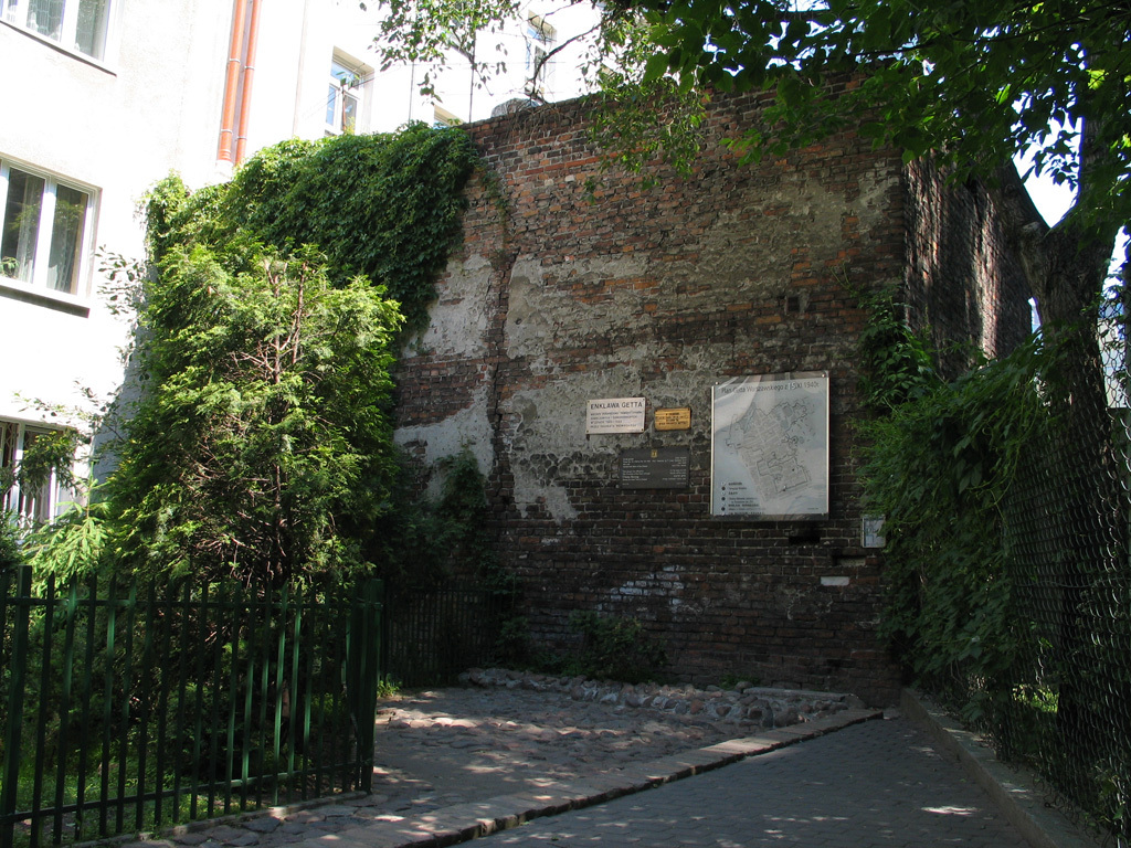Reste du mur du ghetto de Varsovie.
