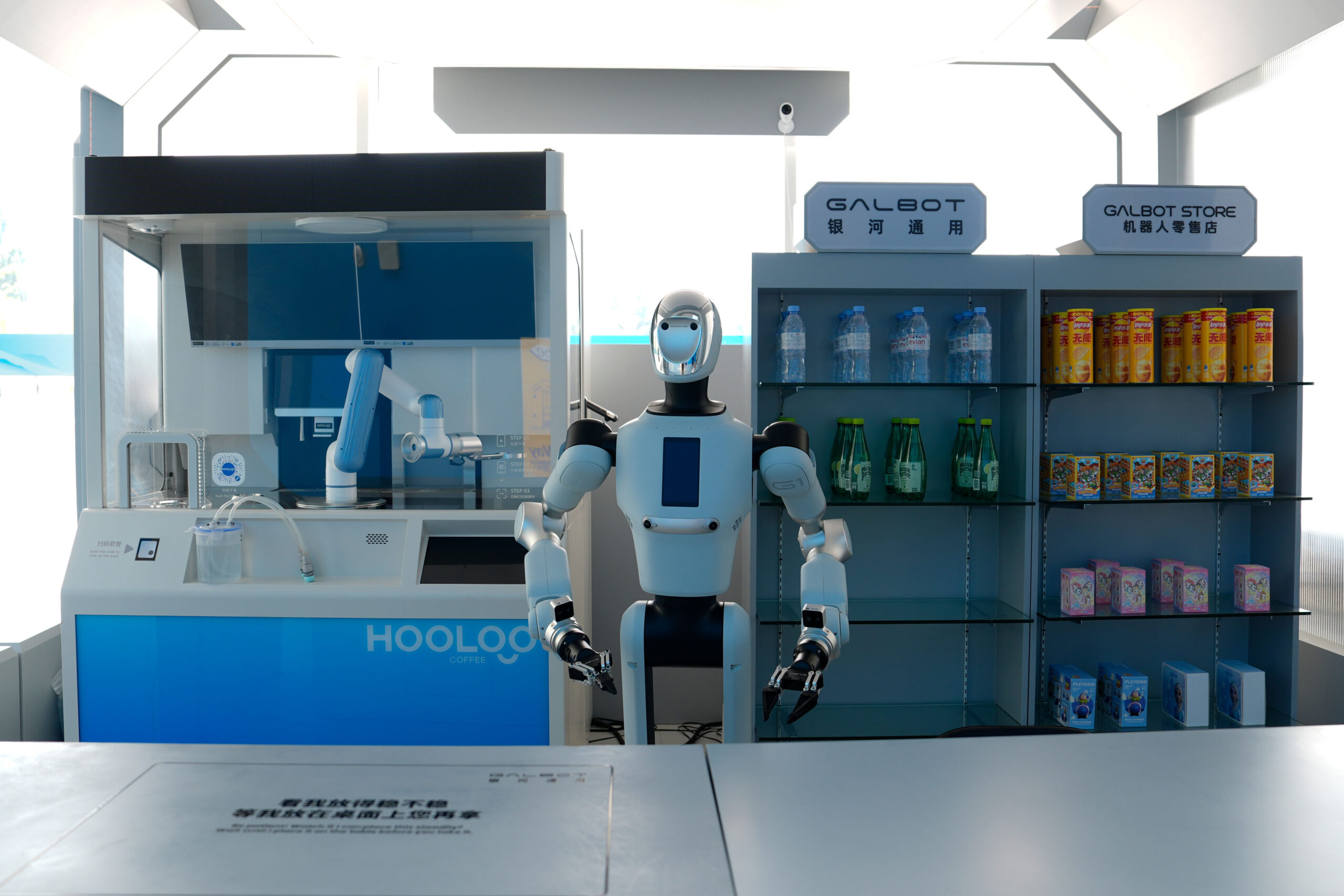 Un robot attendant des clients, lors de l'épreuve «service de restauration».