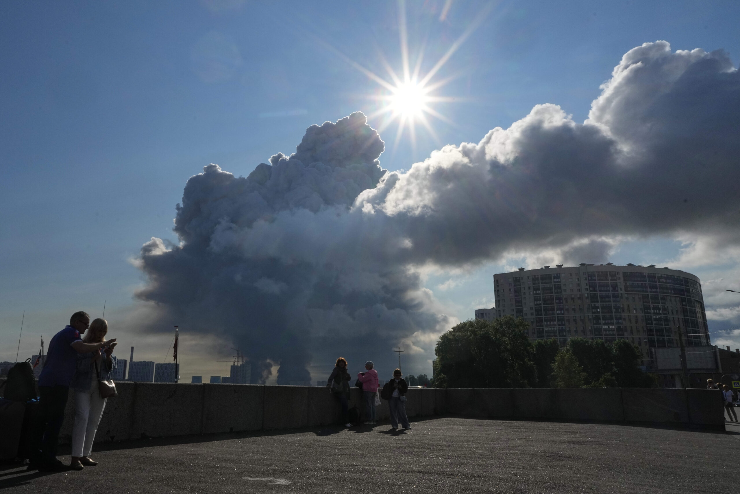 La fumée des attaques du 24 juillet, au-dessus de Saint-Pétersbourg. Photo: UGC via AP