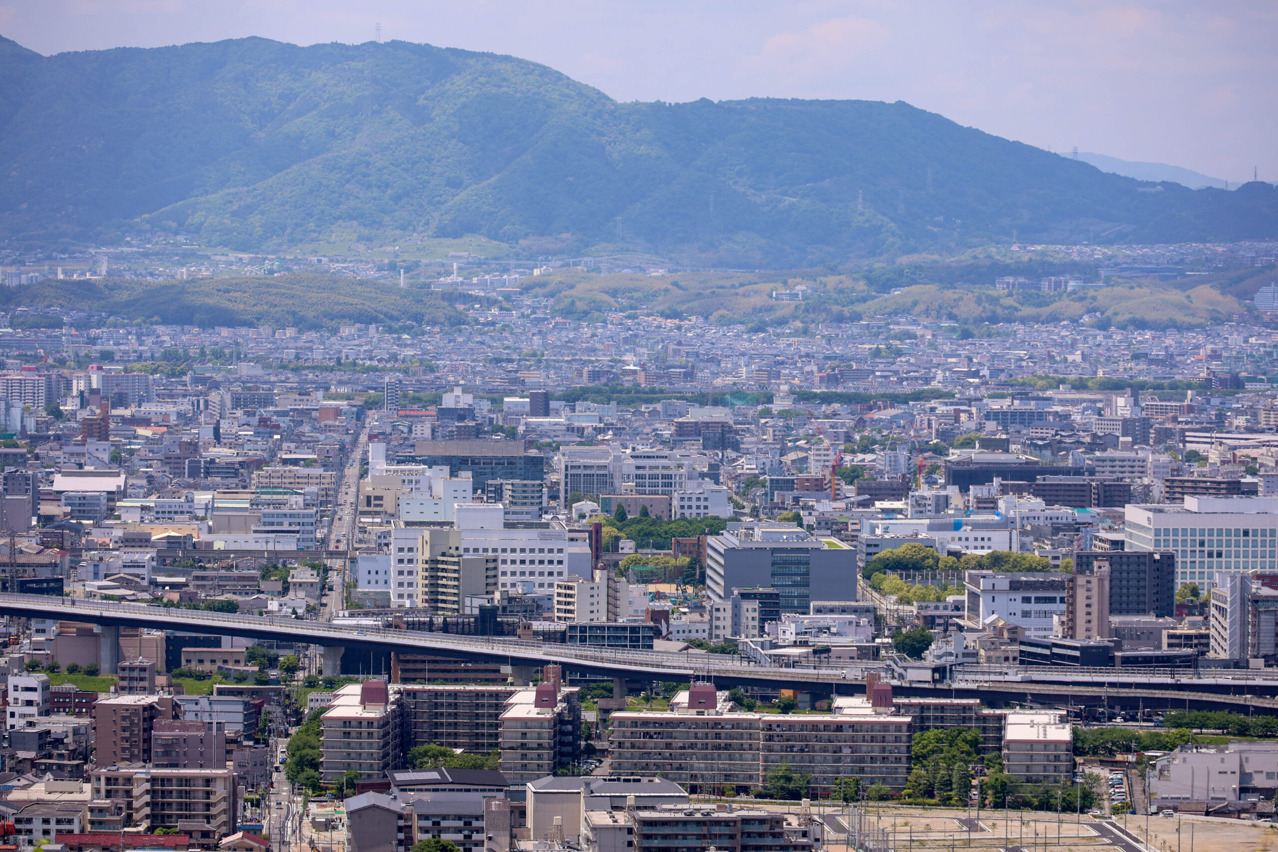 Vue de la ville de Kyoto depuis le sanctuaire Fushimi Inari-Taisha.