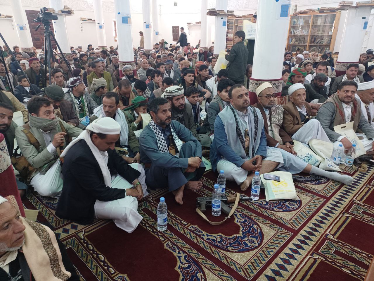 Rassemblement dans une mosquée à Dhamar pour «rejeter les insultes contre le Saint Coran» proférées par les États-Unis, 25 décembre 2025.