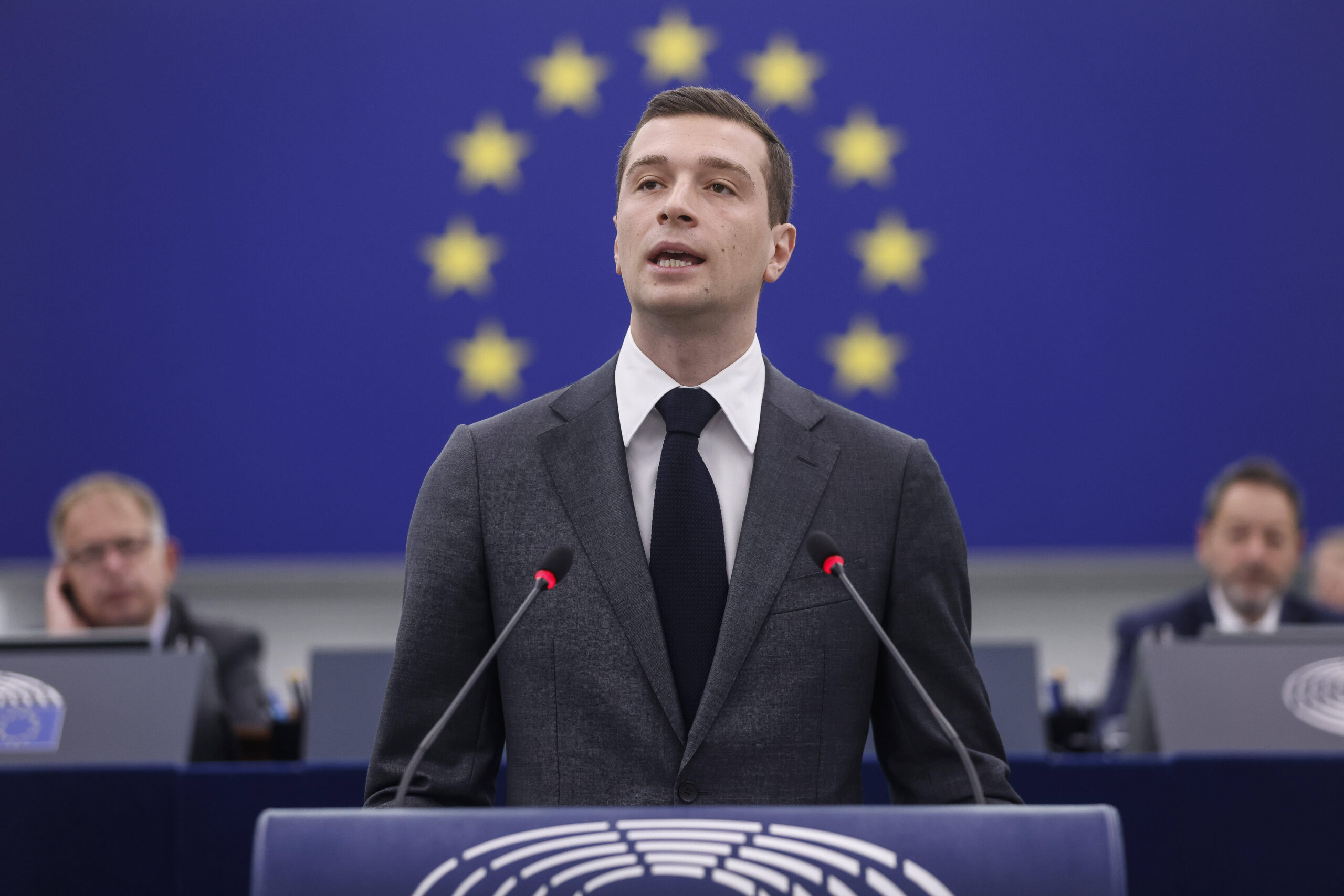 Jordan Bardella lors d'un débat sur l'Ukraine au Parlement européen le 17 juillet 2024. 