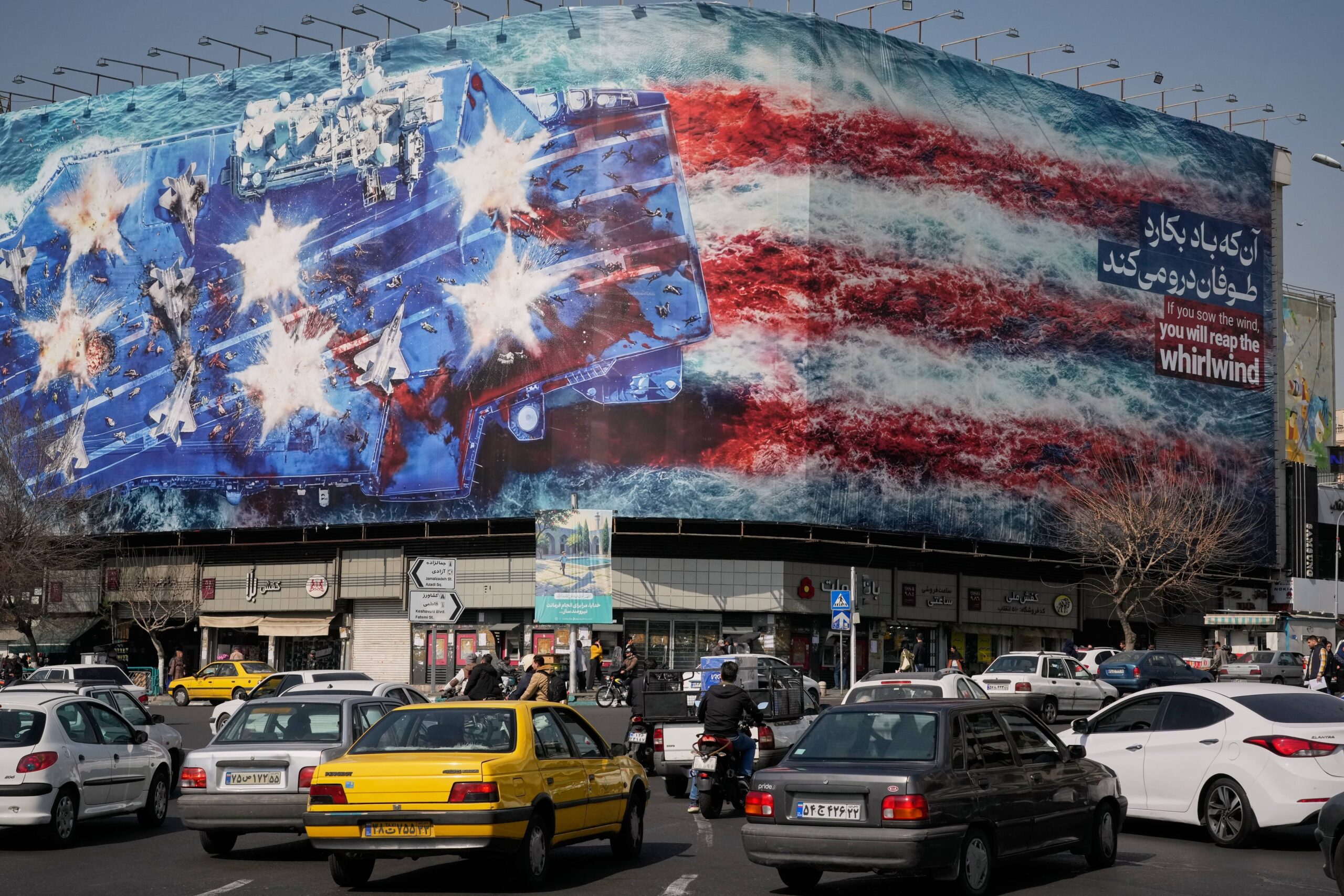 Cette affiche a été mis en place avant le début de la guerre, alors que les négociations entre Washington et Téhéran étaient encore en cours.