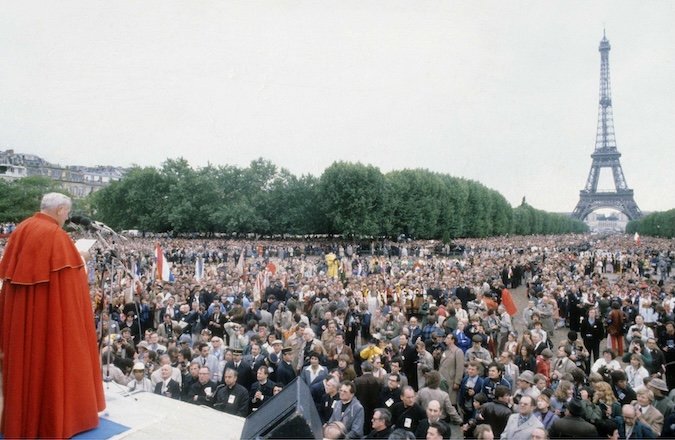 Voyage apostolique du pape Jean Paul II en France, à Paris, le 1er juin 1980.