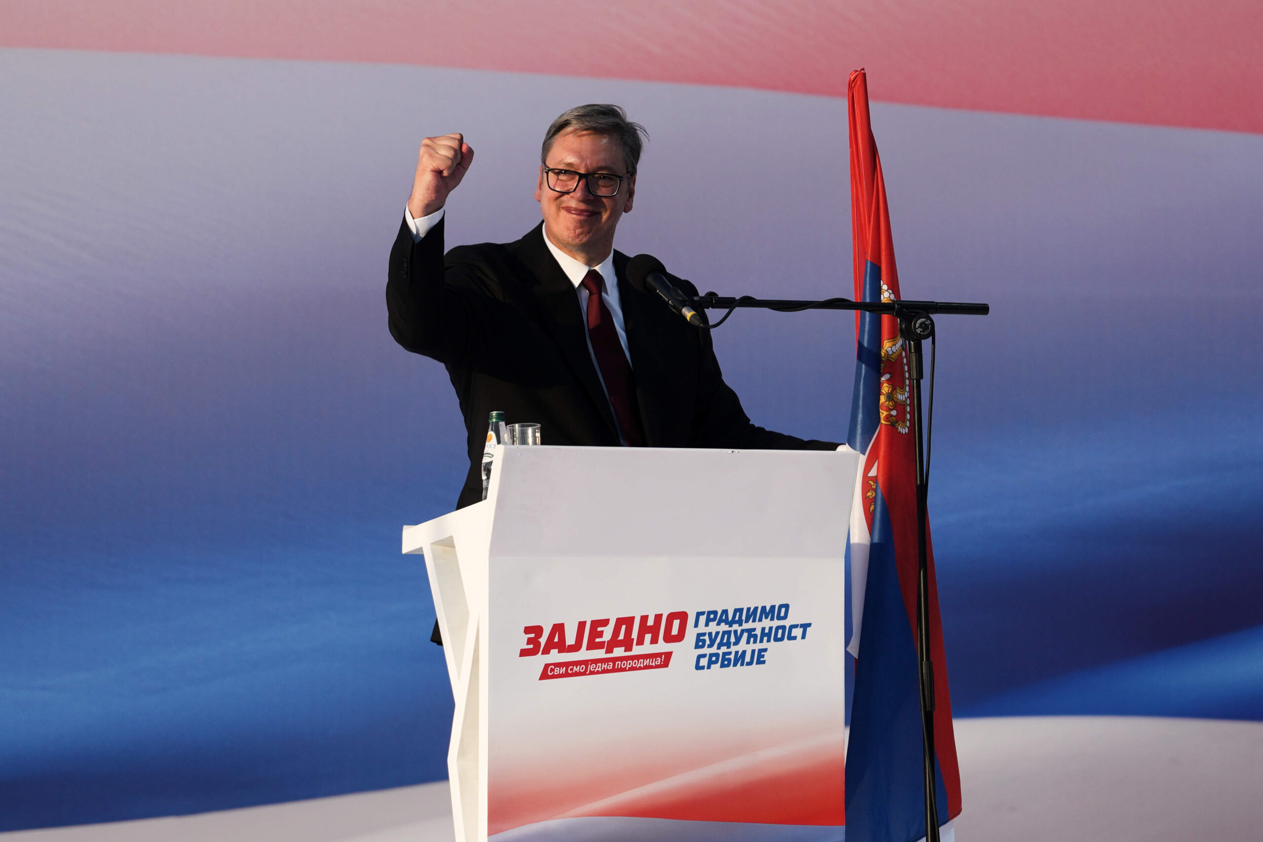 Aleksandar Vucic est la figure principale autour de laquelle s'articule la campagne du parti progressiste avant l'élection de dimanche. © Darko Vojinovic/AP/SIPA