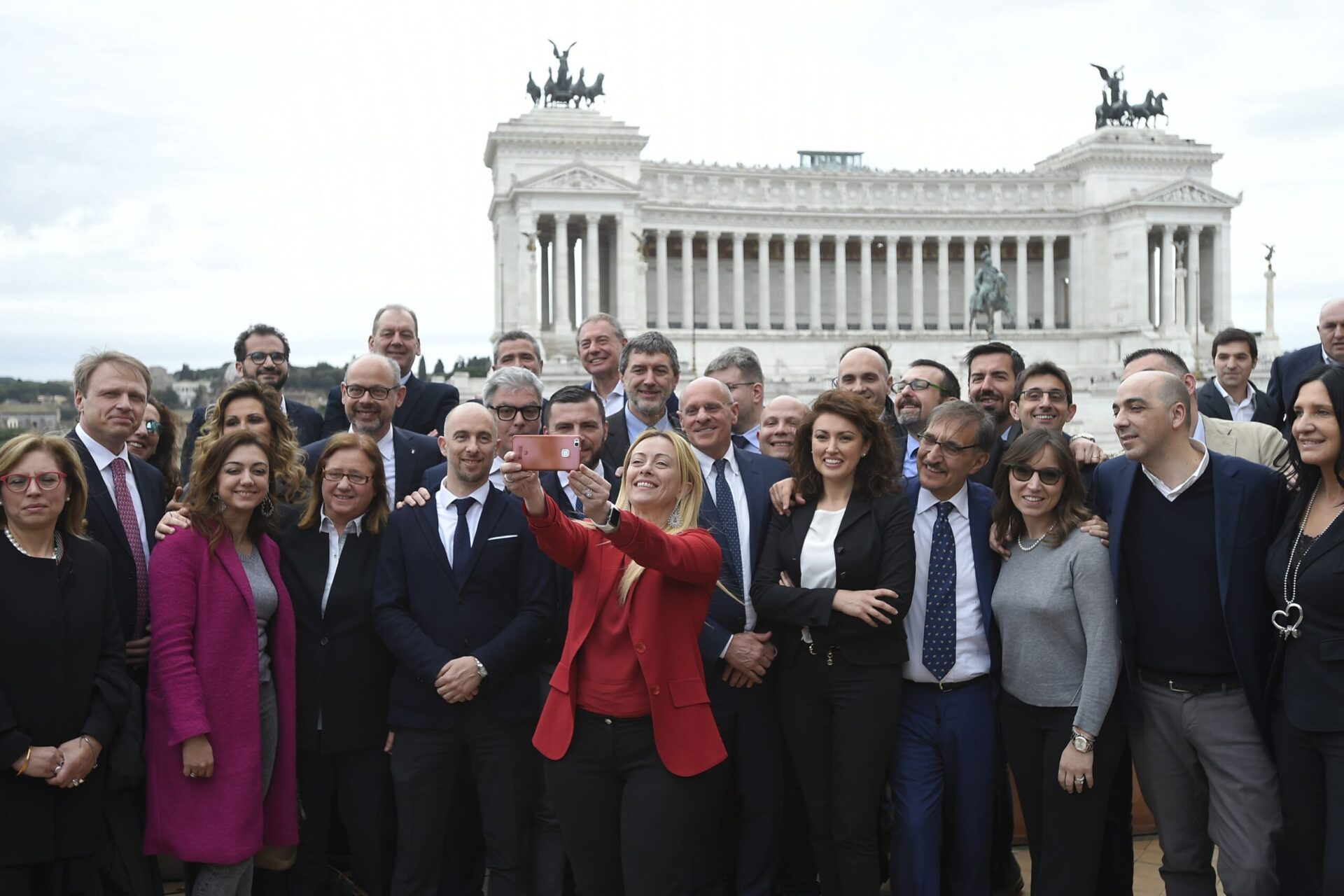 Meloni, cosa c'è davvero dentro l'agenda social