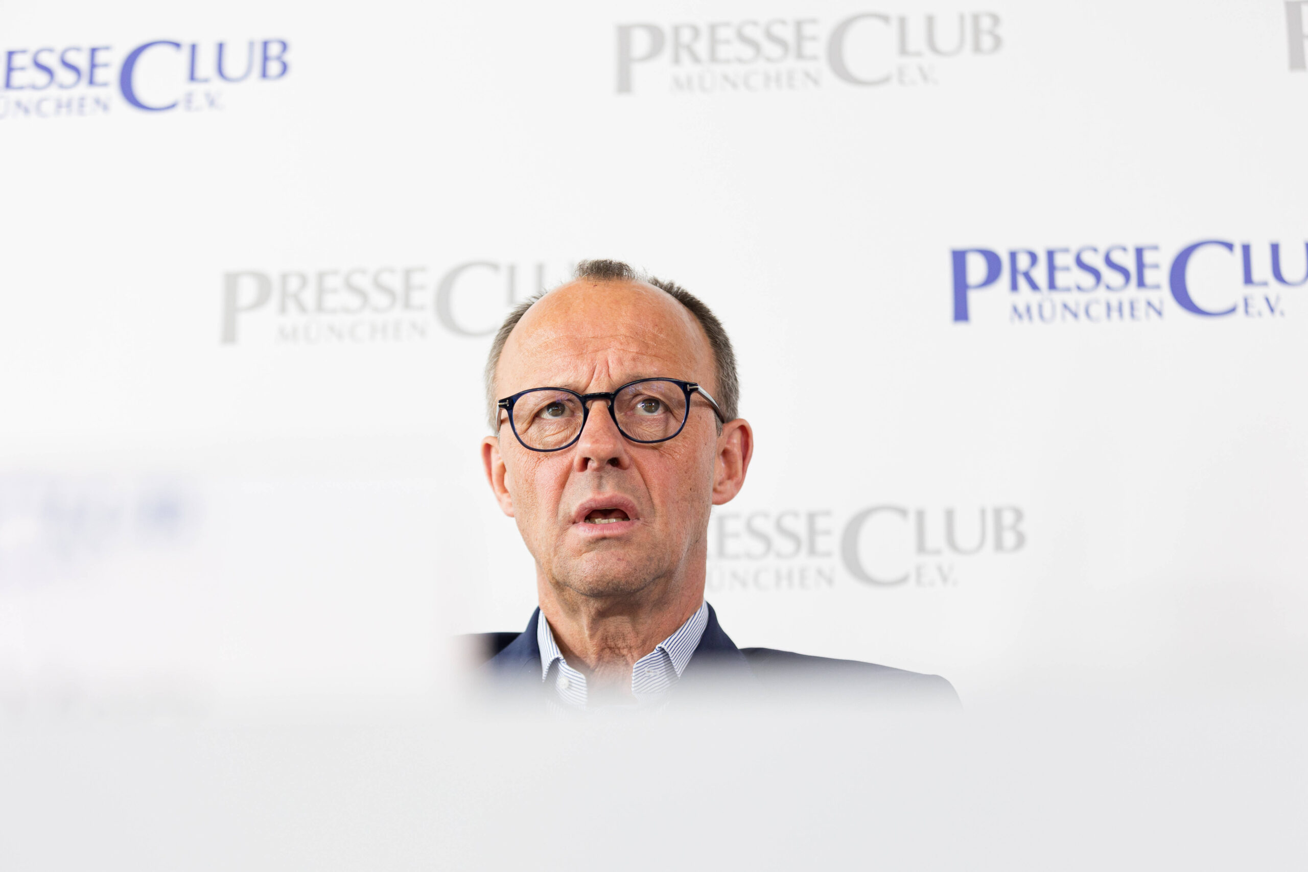 Friedrich Merz il 17 aprile 2024 al Pressclub di Monaco, Germania. © Alexander Pohl/Sipa USA