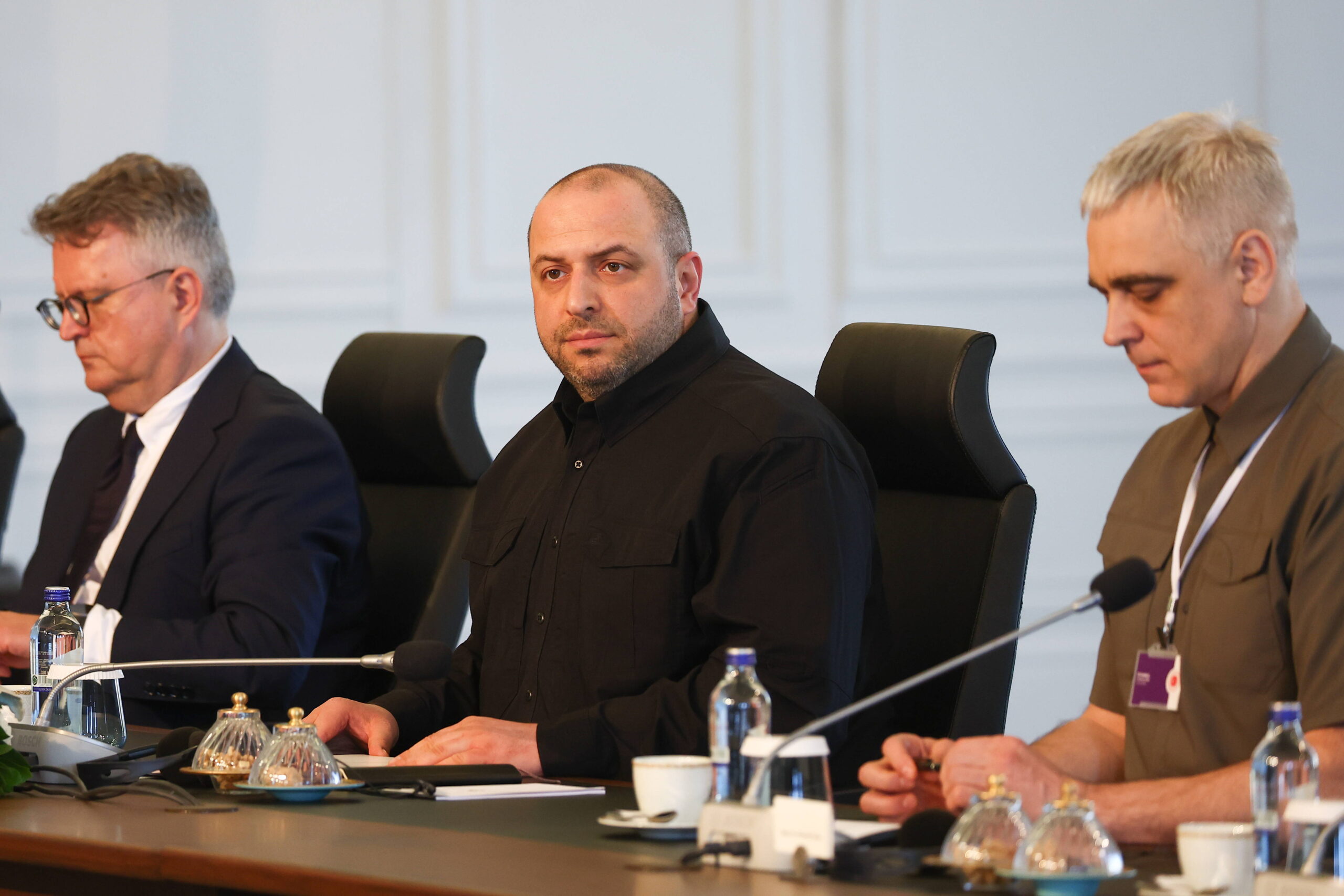 Il ministro della Difesa ucraino Rustam Umerov al tavolo dei negoziati tra Russia e Ucraina al palazzo Çırağan di Istanbul il 2 giugno 2025. © Alexander Ryumin