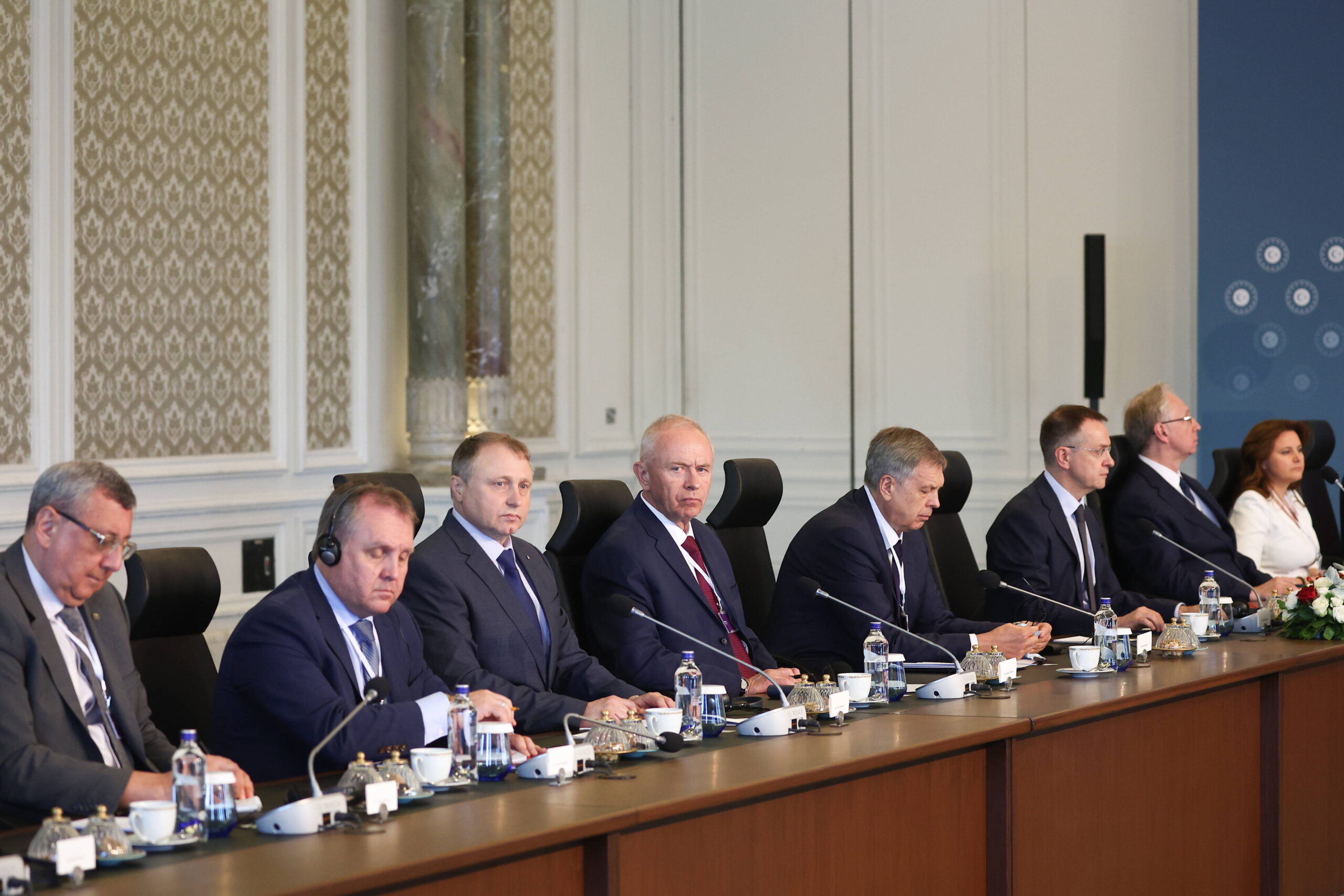 I membri della delegazione russa partecipano a un nuovo ciclo di negoziati tra Russia e Ucraina al Palazzo Çırağan di Istanbul, in Turchia, il 2 giugno 2025. © Alexander Ryumin